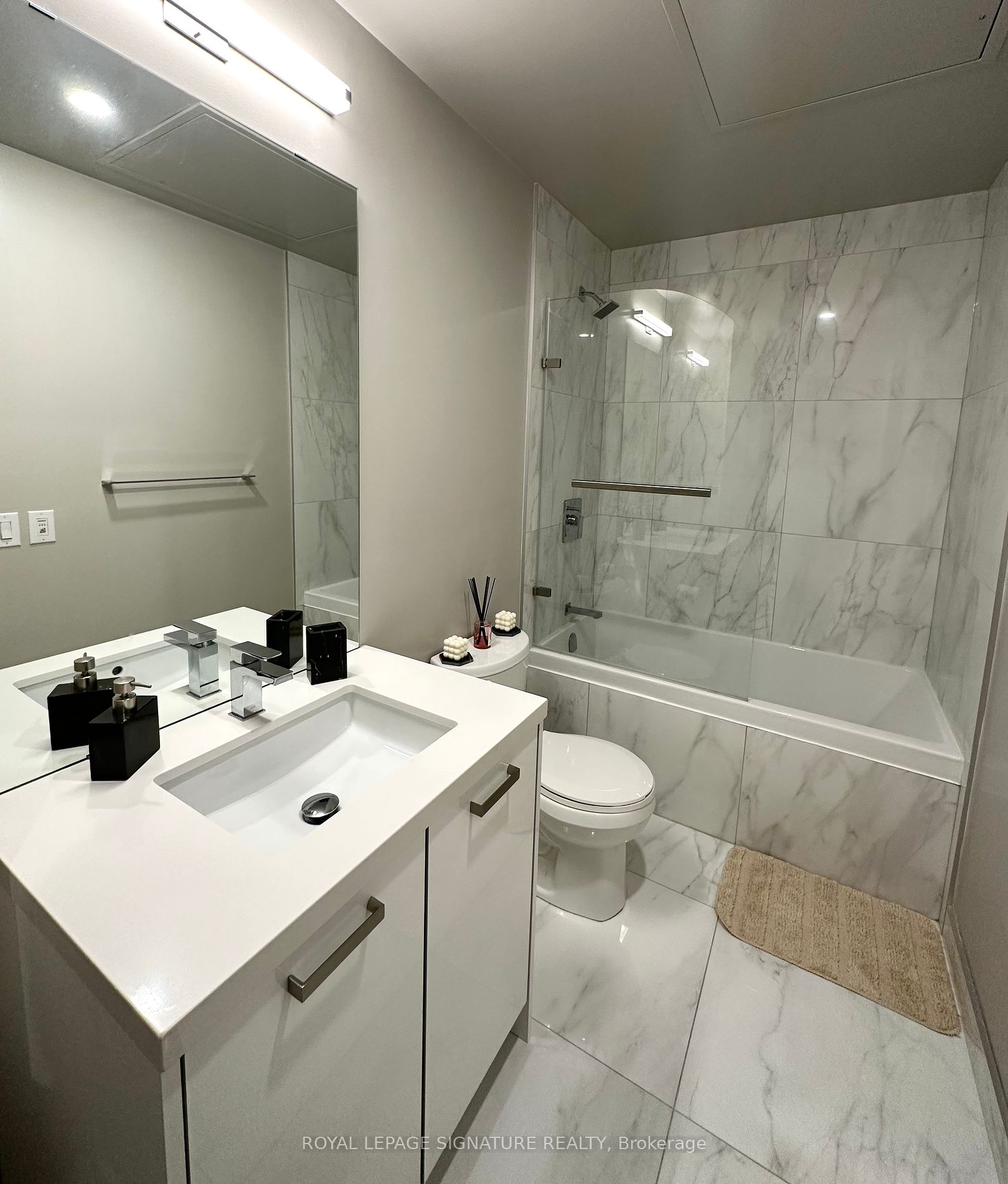 458 Richmond Street W, #408