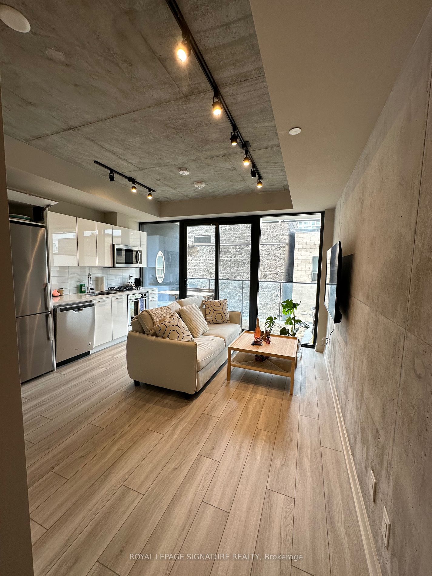 458 Richmond Street W, #408