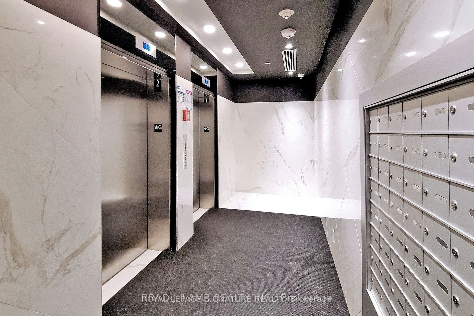 458 Richmond Street W, #408