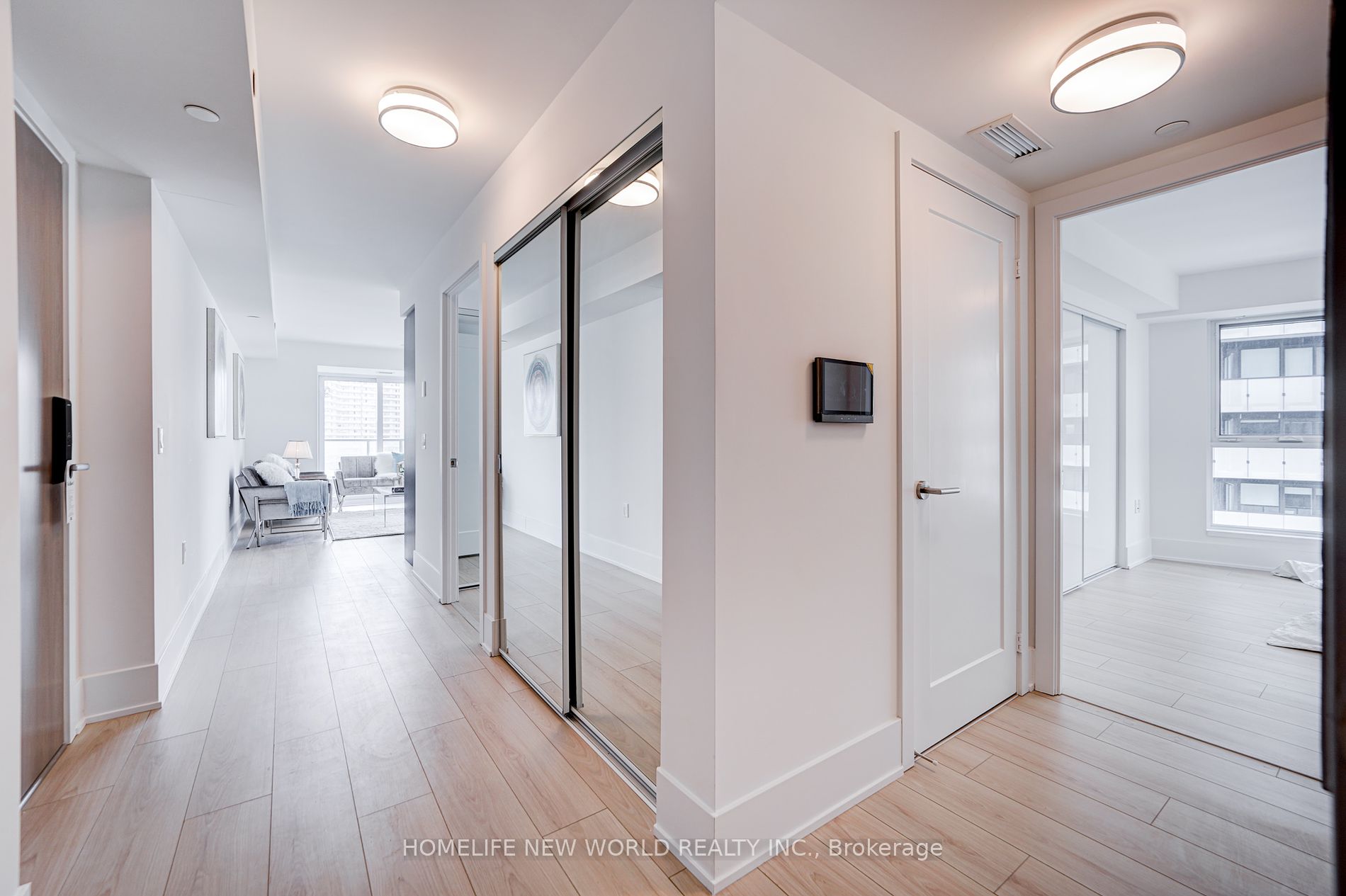 585 Bloor St E, #1522