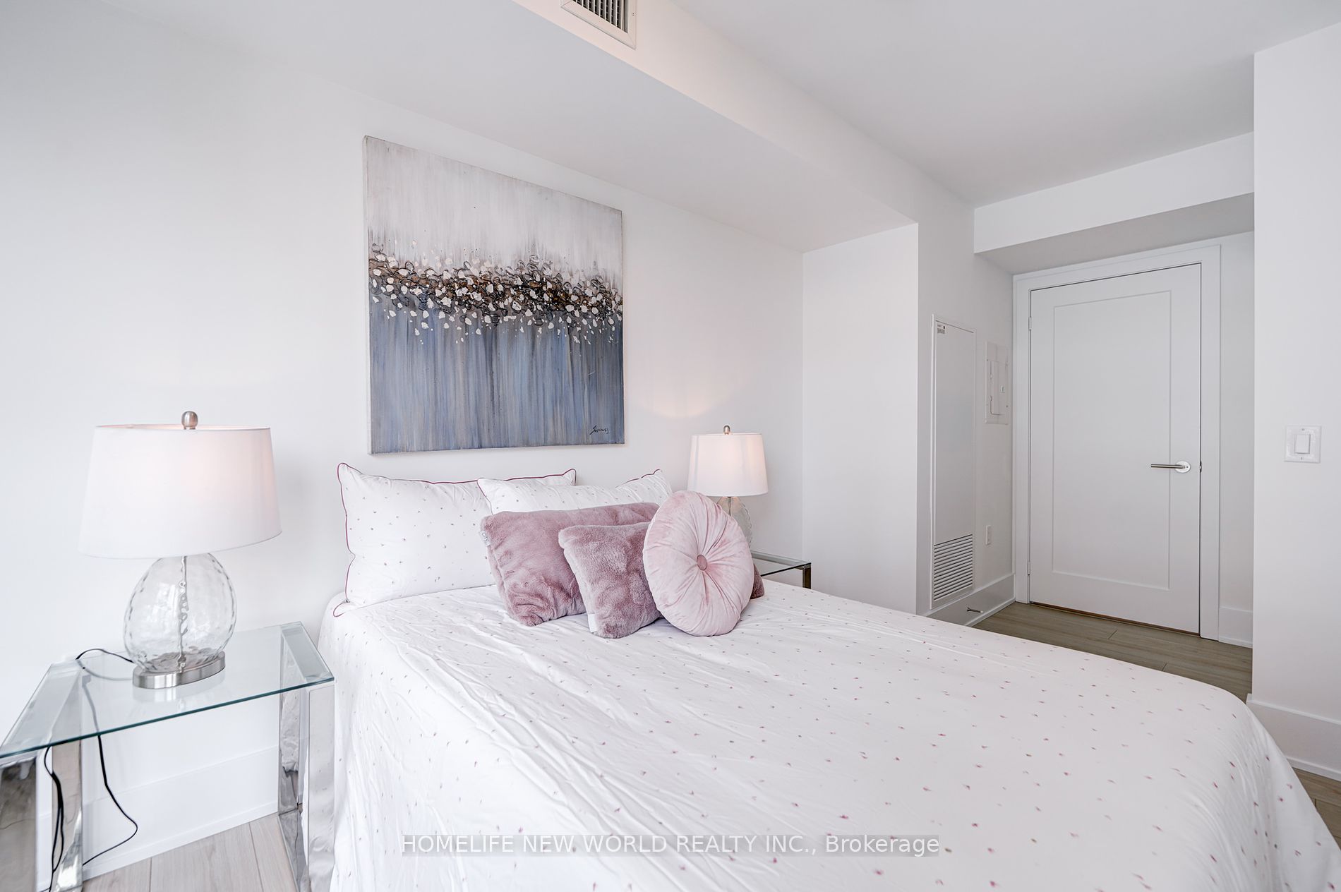 585 Bloor St E, #1522
