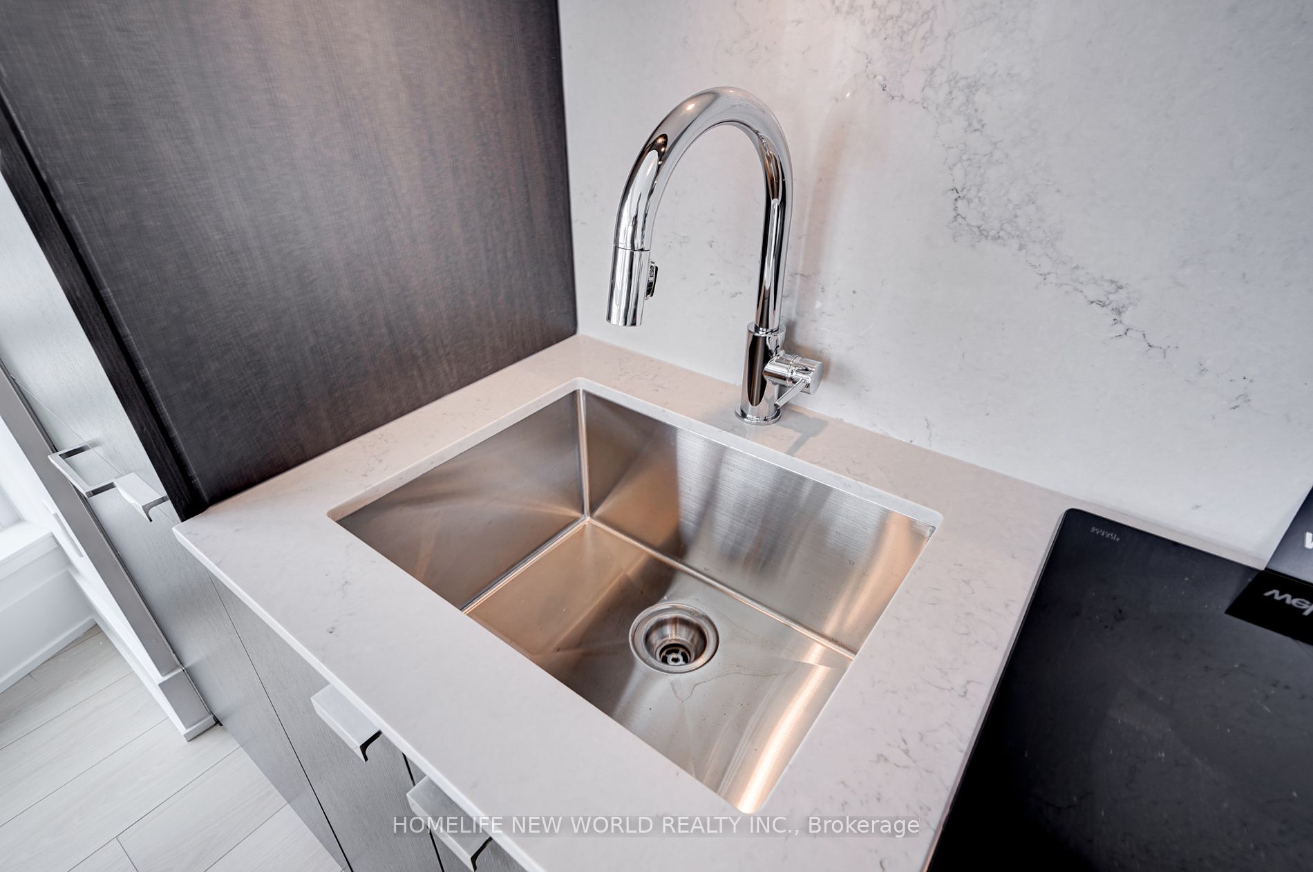 585 Bloor St E, #1522