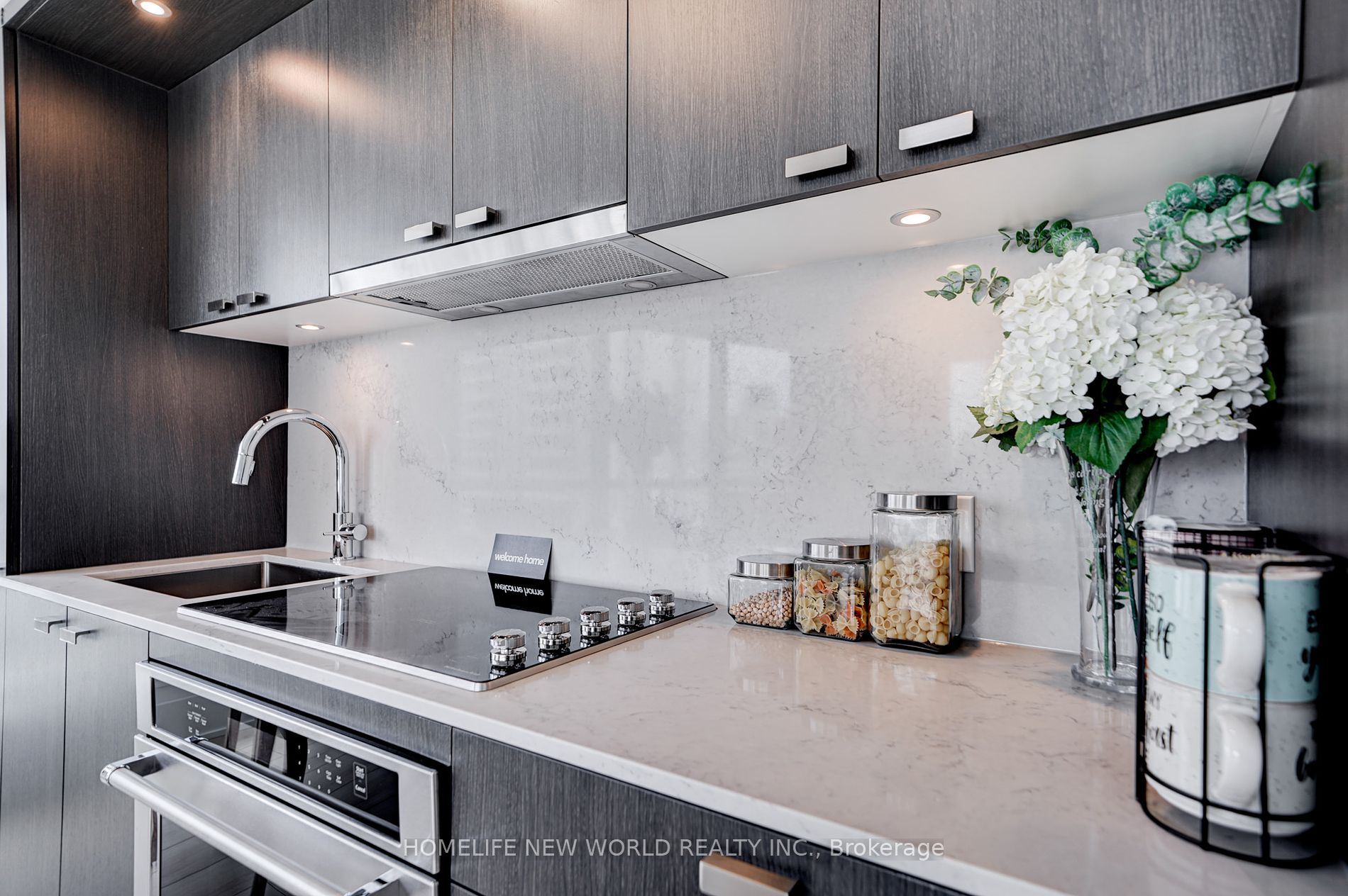 585 Bloor St E, #1522