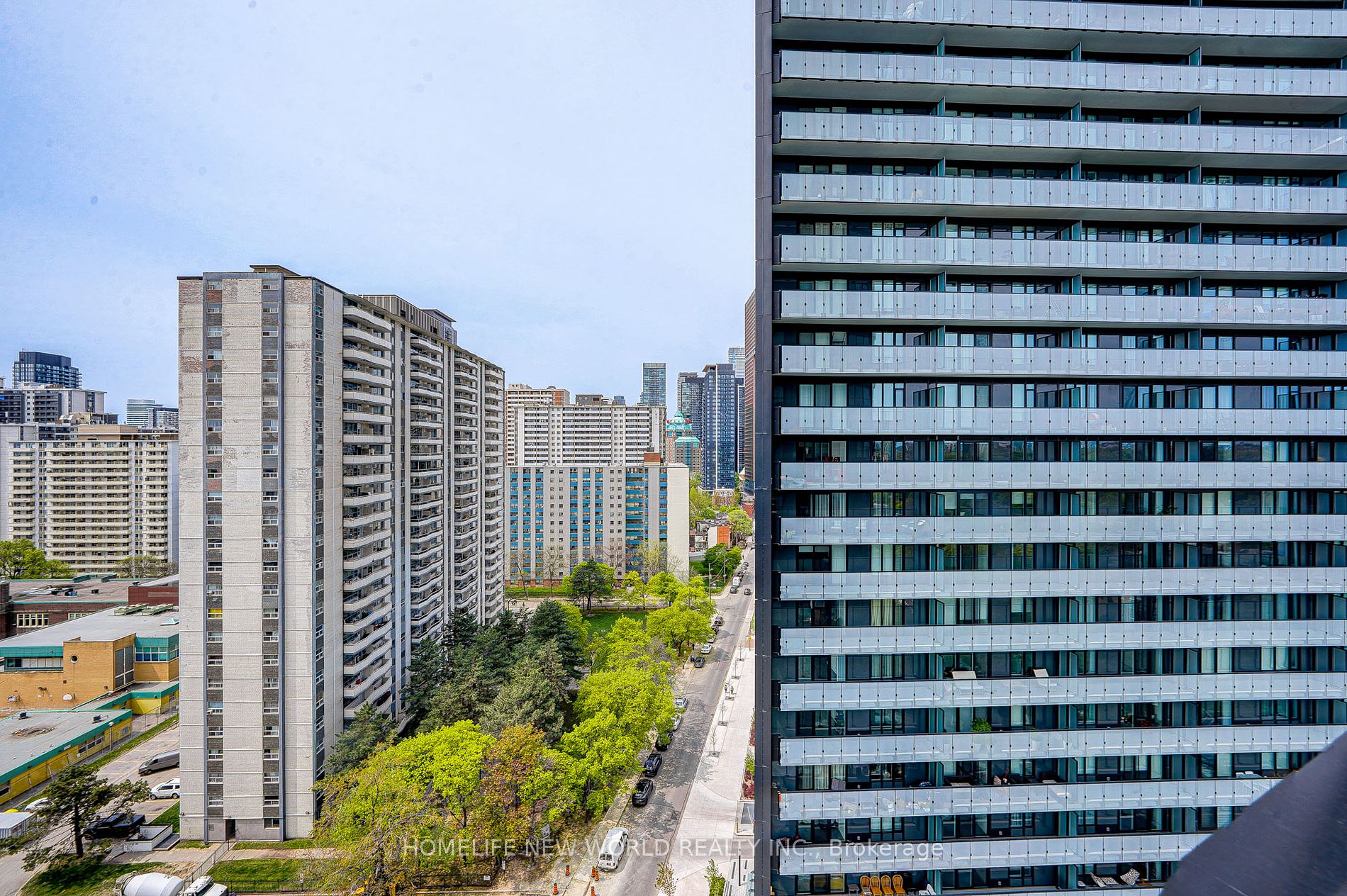 585 Bloor St E, #1522