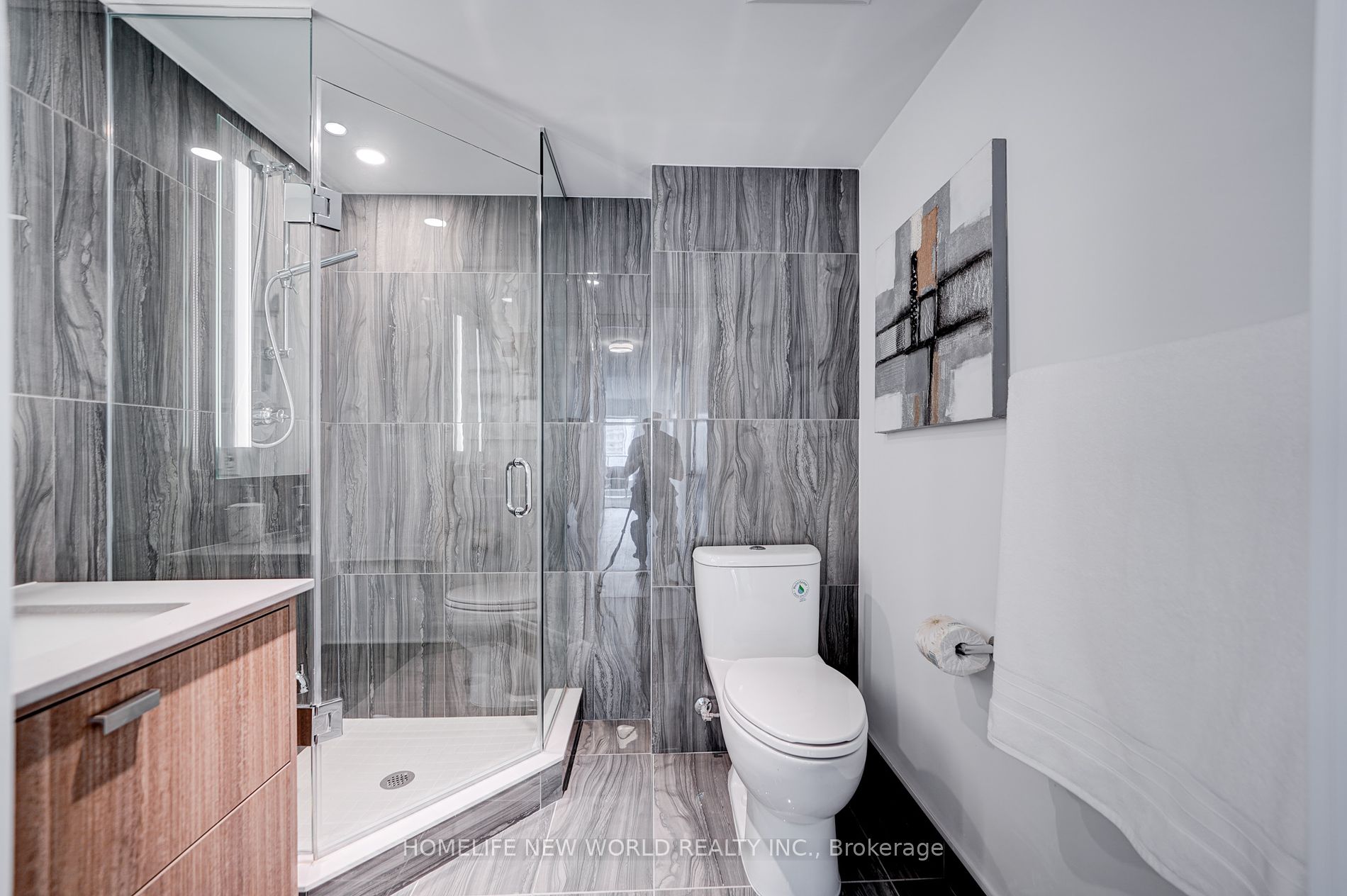 585 Bloor St E, #1522