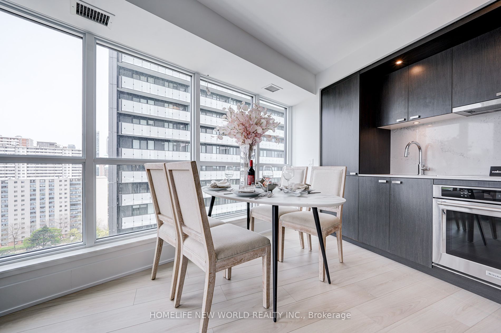 585 Bloor St E, #1522