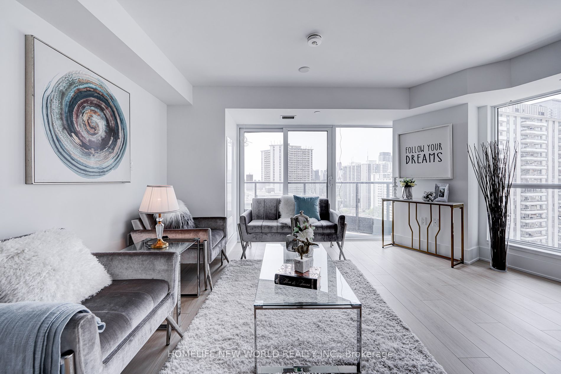 585 Bloor St E, #1522