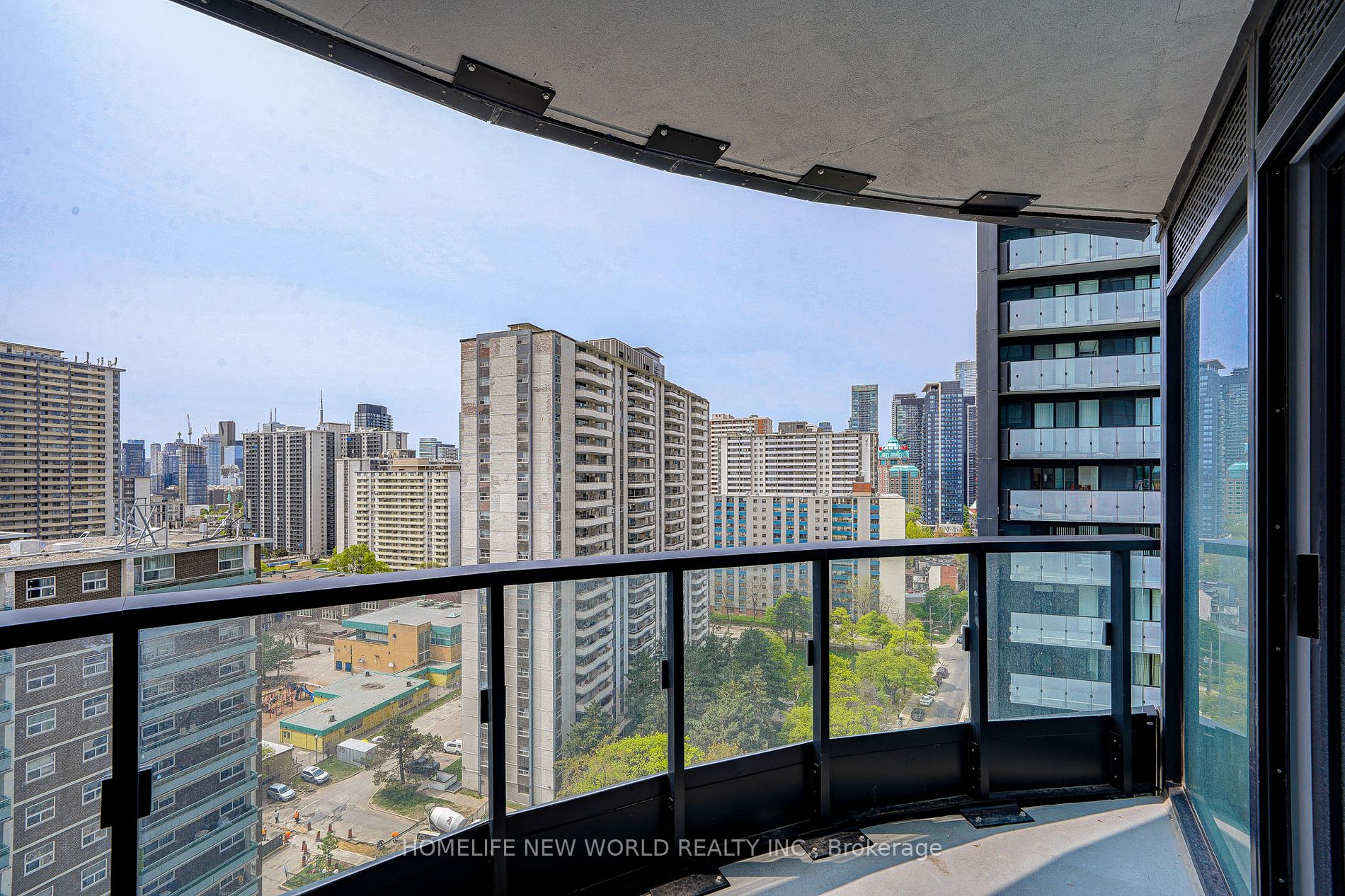 585 Bloor St E, #1522
