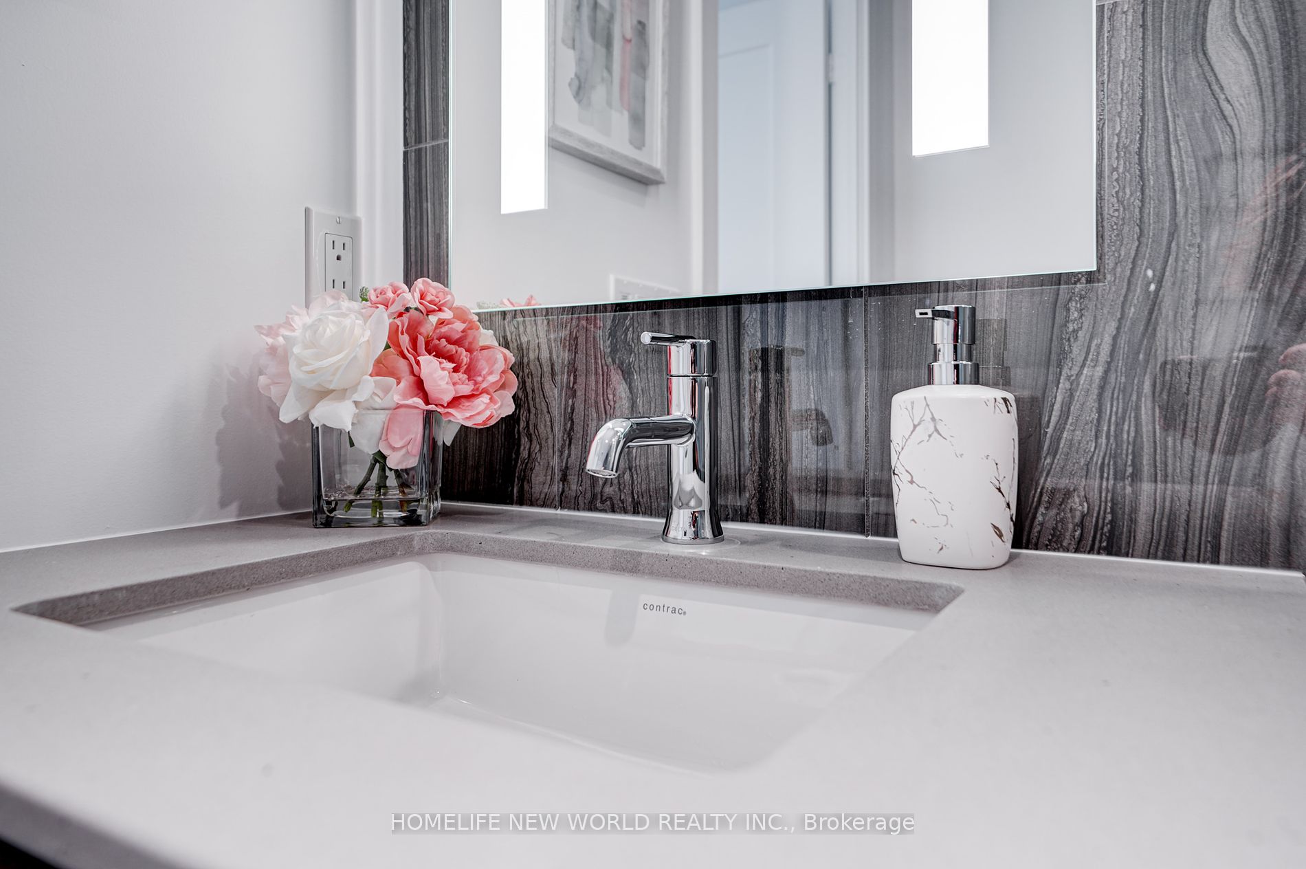 585 Bloor St E, #1522