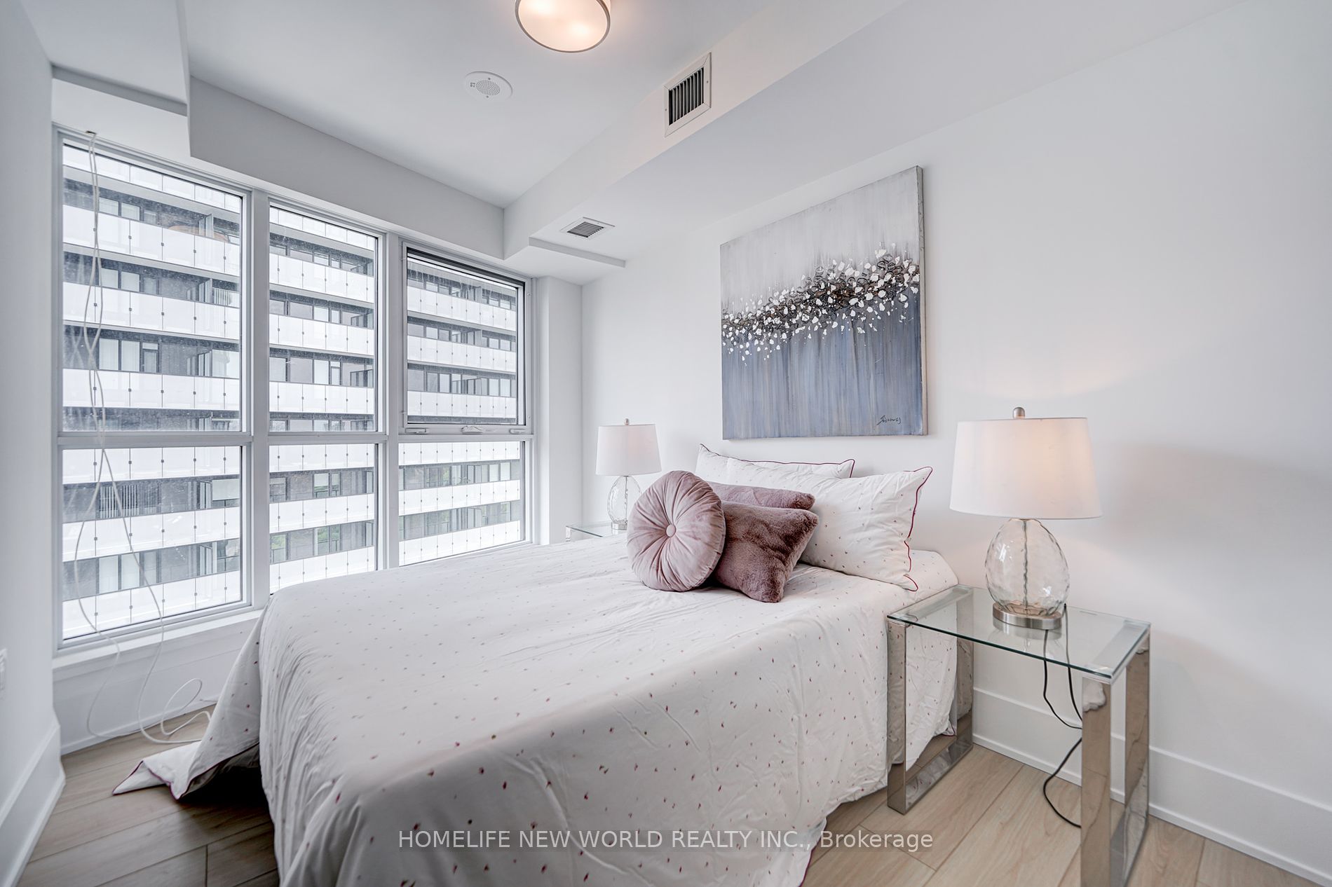585 Bloor St E, #1522