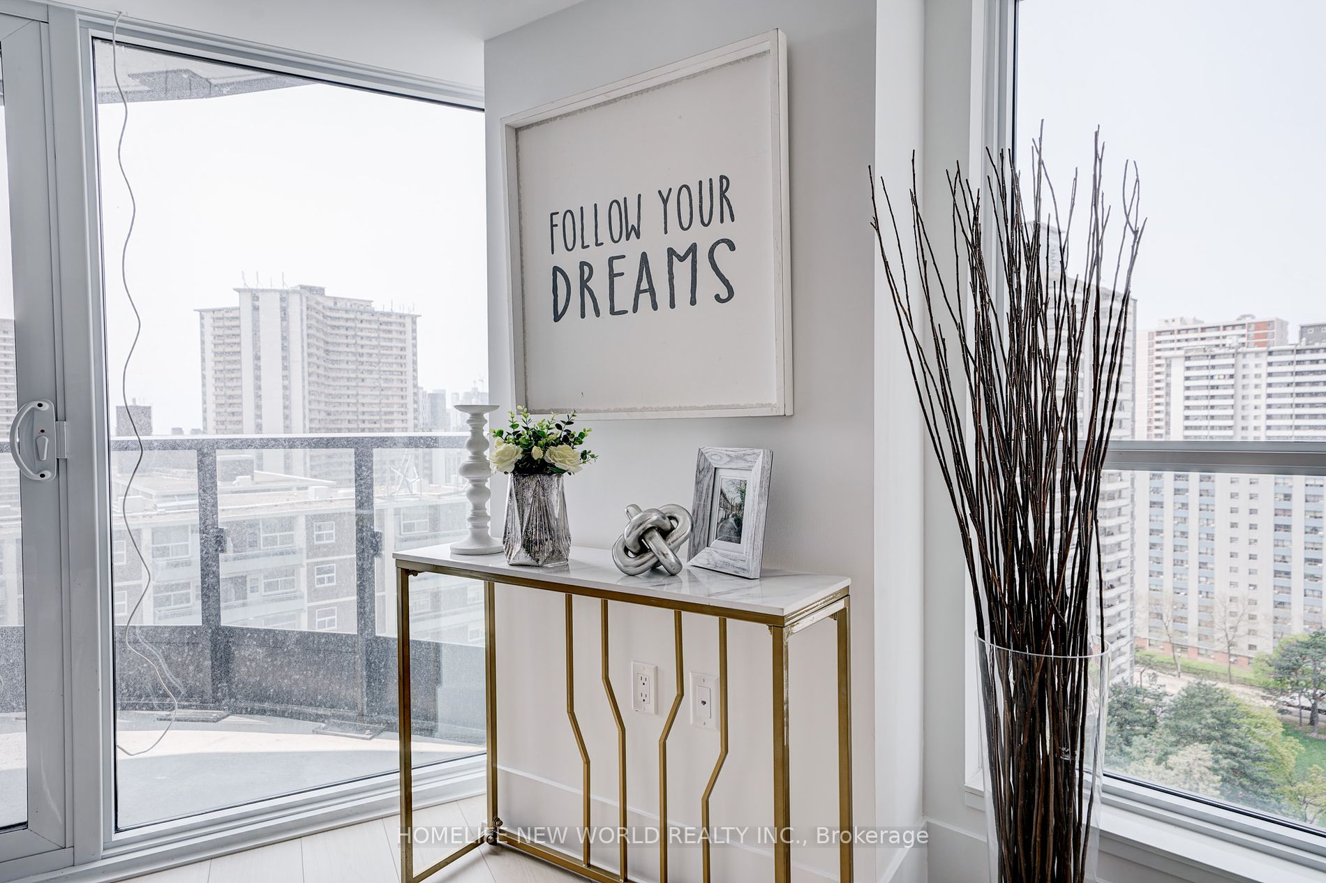 585 Bloor St E, #1522