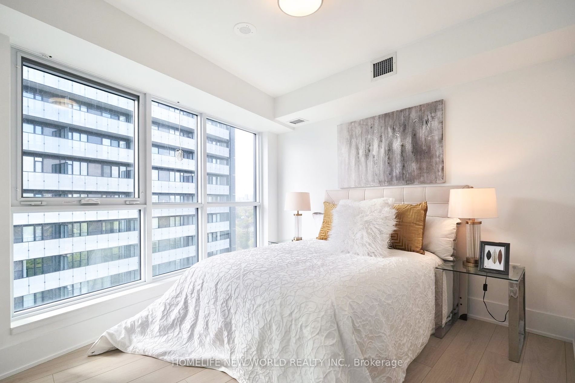 585 Bloor St E, #1522