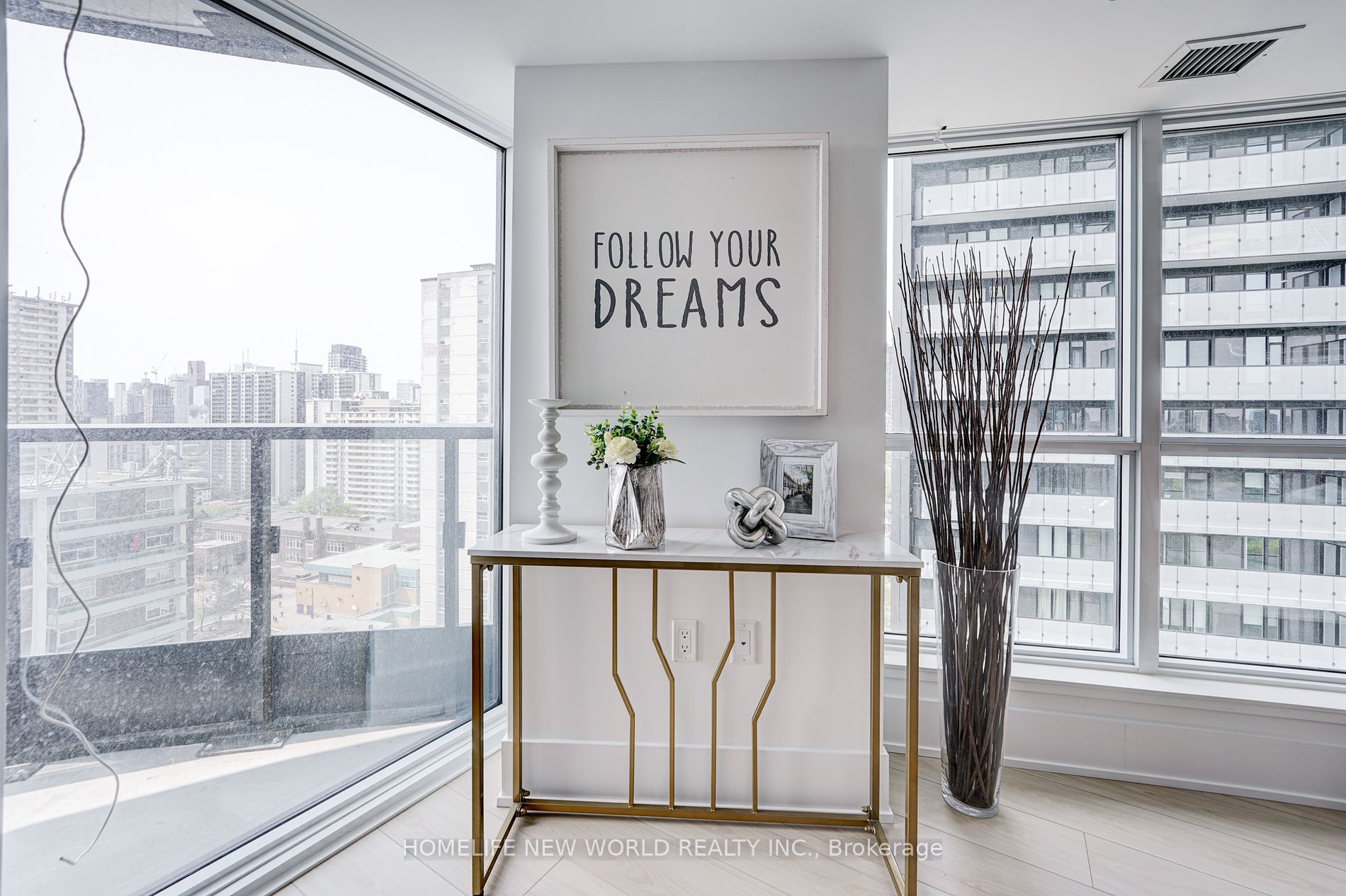 585 Bloor St E, #1522