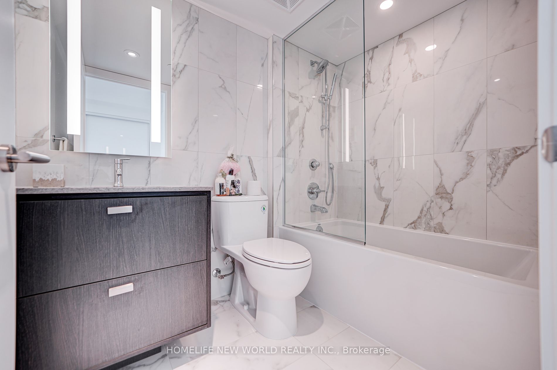 585 Bloor St E, #1522
