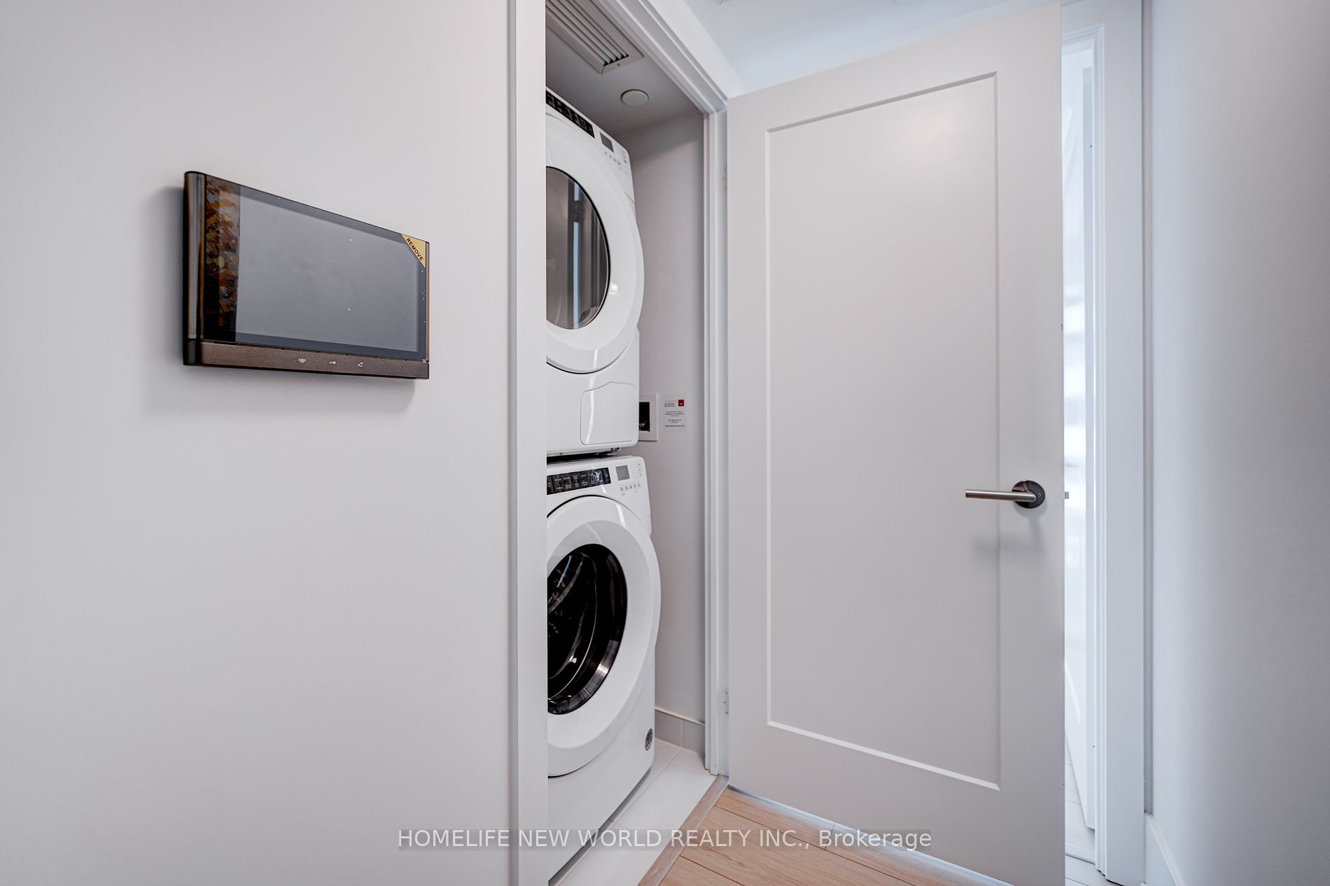 585 Bloor St E, #1522