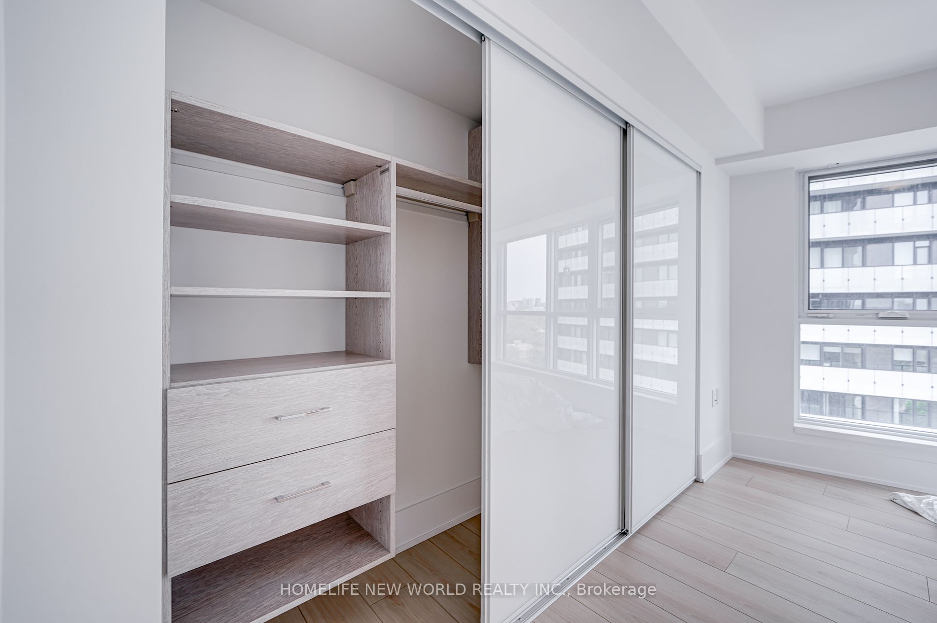 585 Bloor St E, #1522