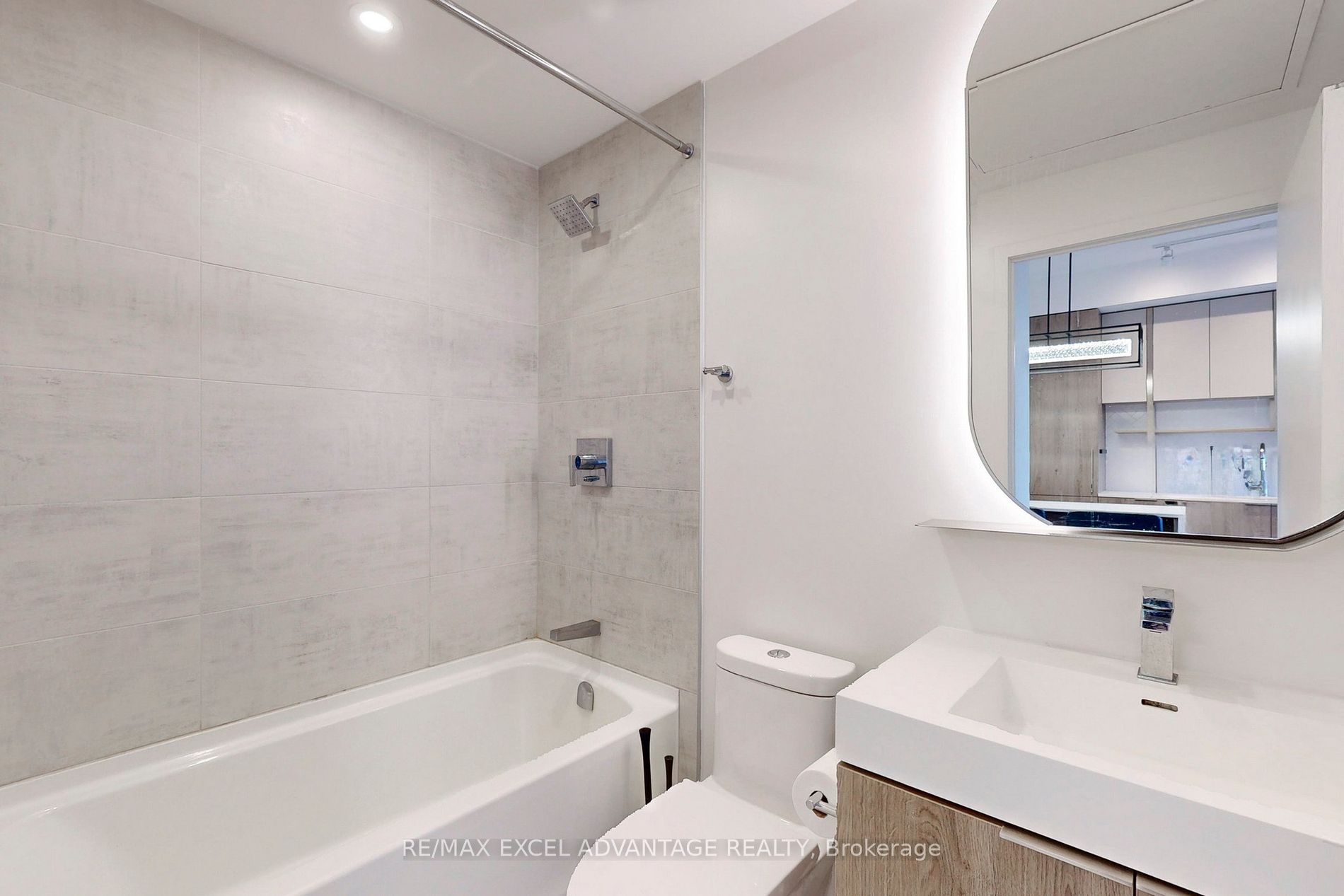 15 Holmes Avenue #2205