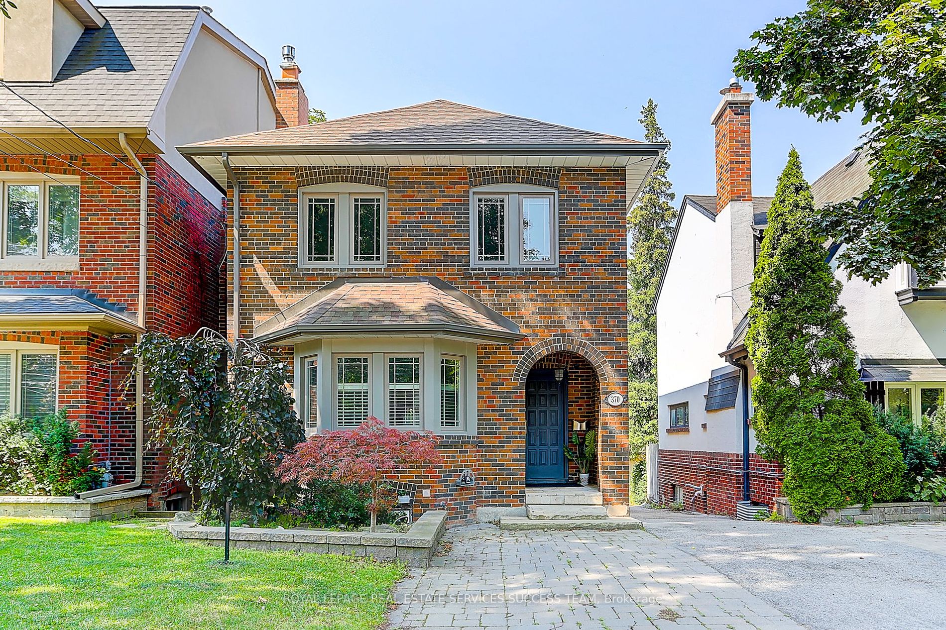 370 Rosewell Ave