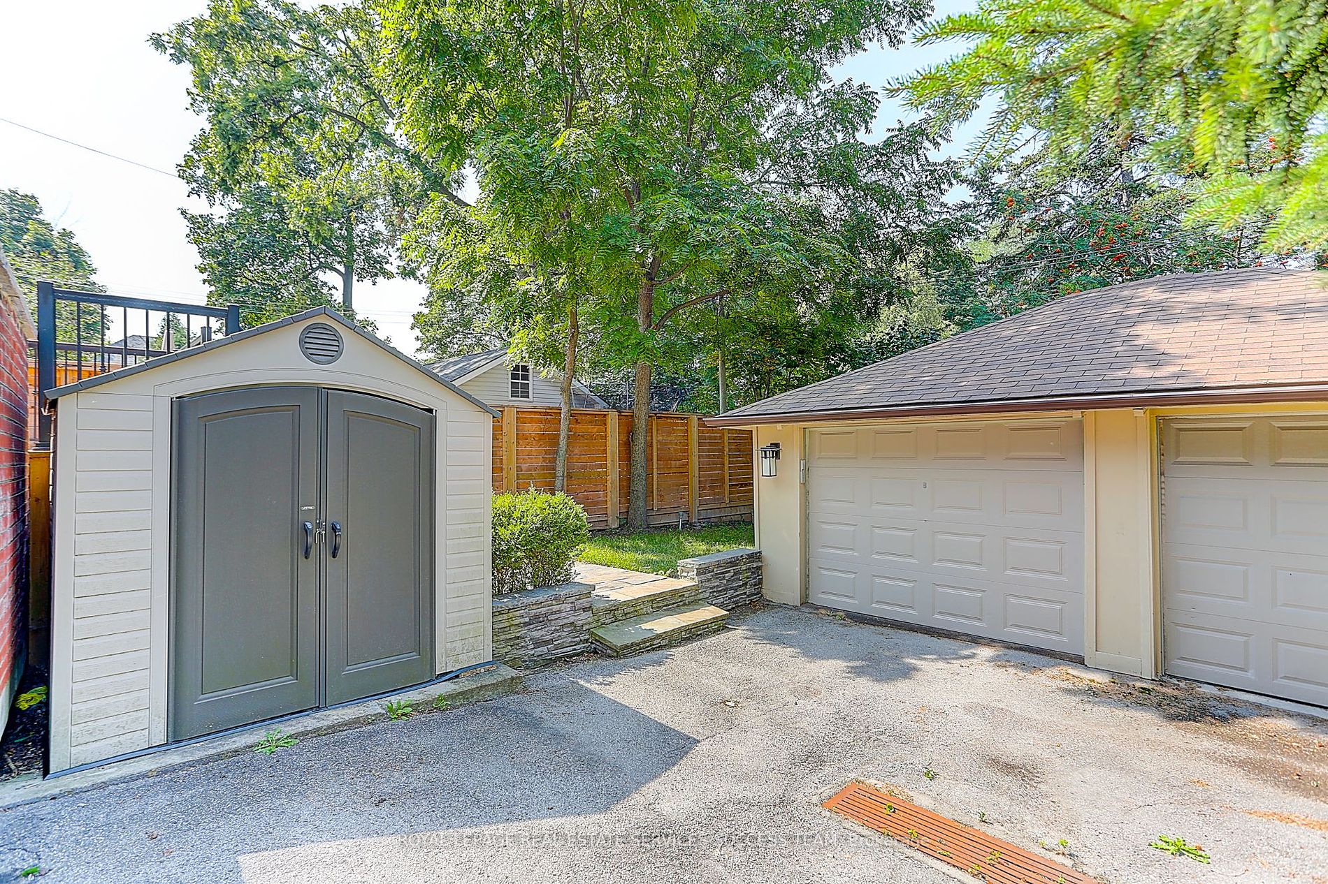 370 Rosewell Ave