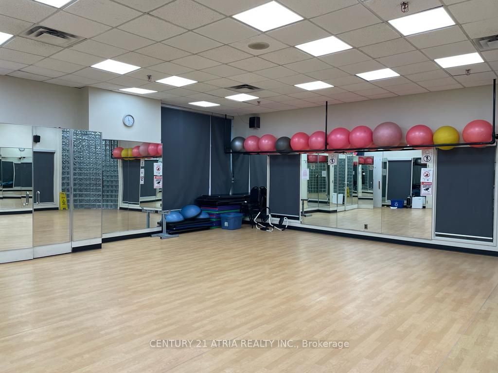77 Harbour Sq, #811