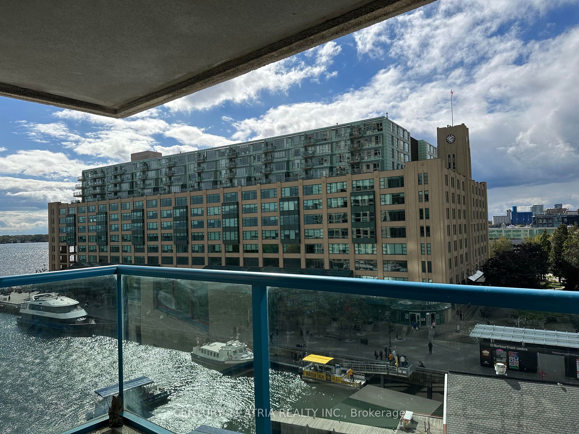 77 Harbour Sq, #811