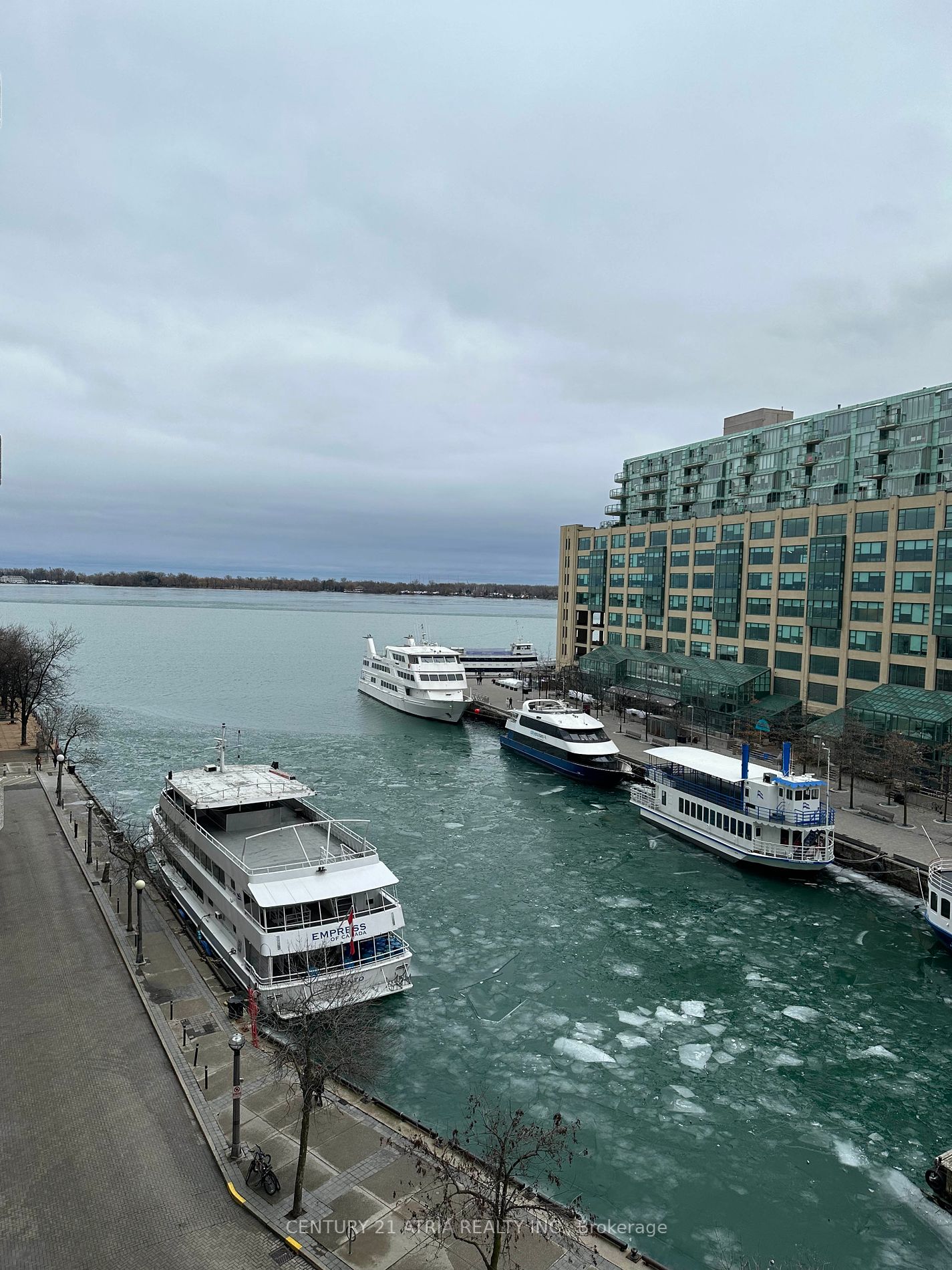 77 Harbour Sq, #811