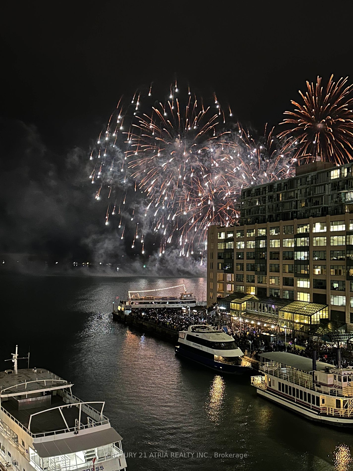 77 Harbour Sq, #811