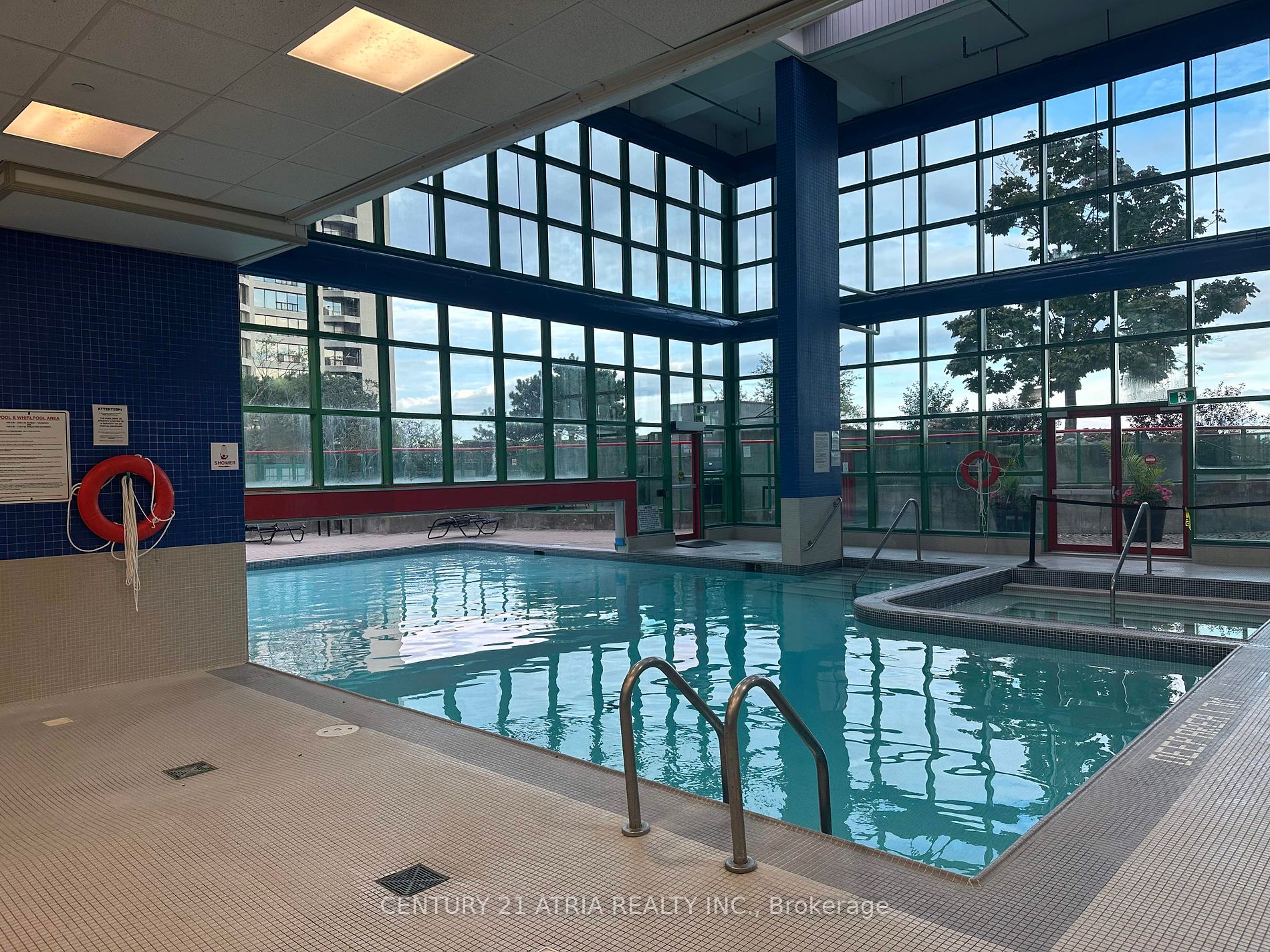 77 Harbour Sq, #811