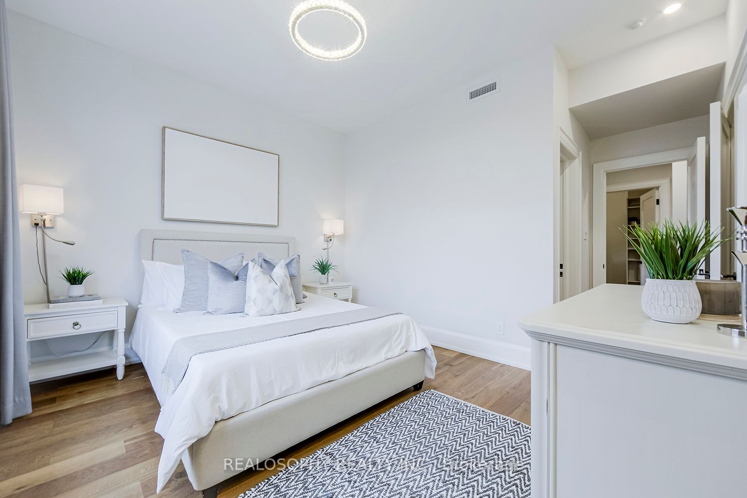 1657 Bathurst St, #4A