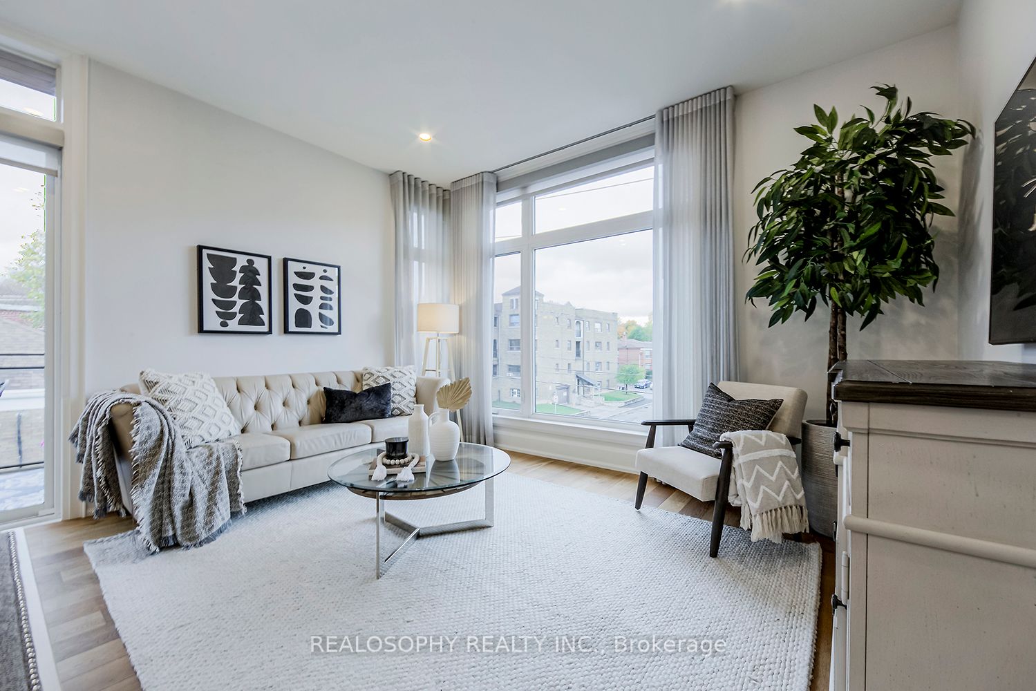1657 Bathurst St, #4A