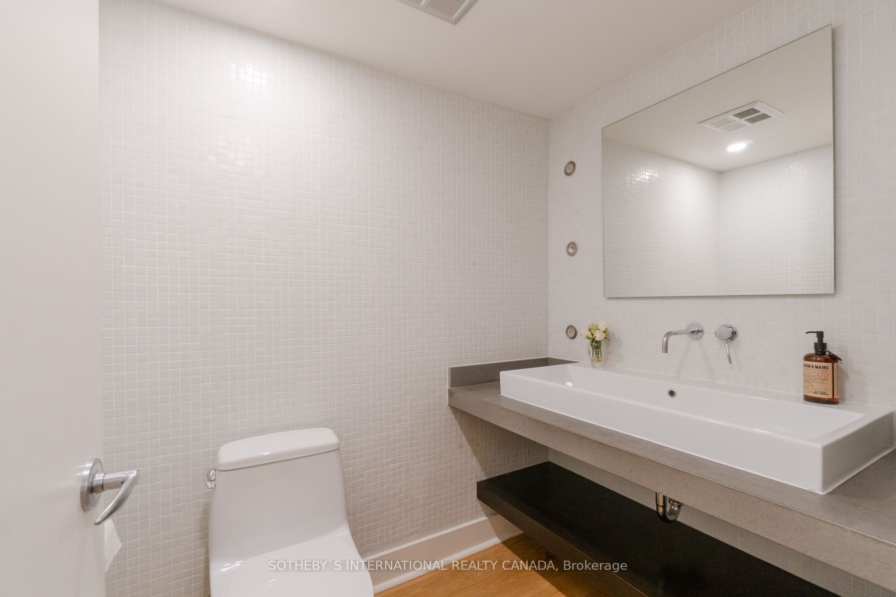 360 Bloor Street E, #213