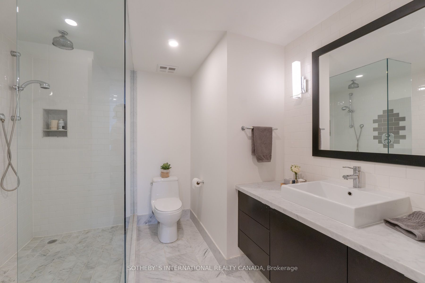 360 Bloor Street E, #213