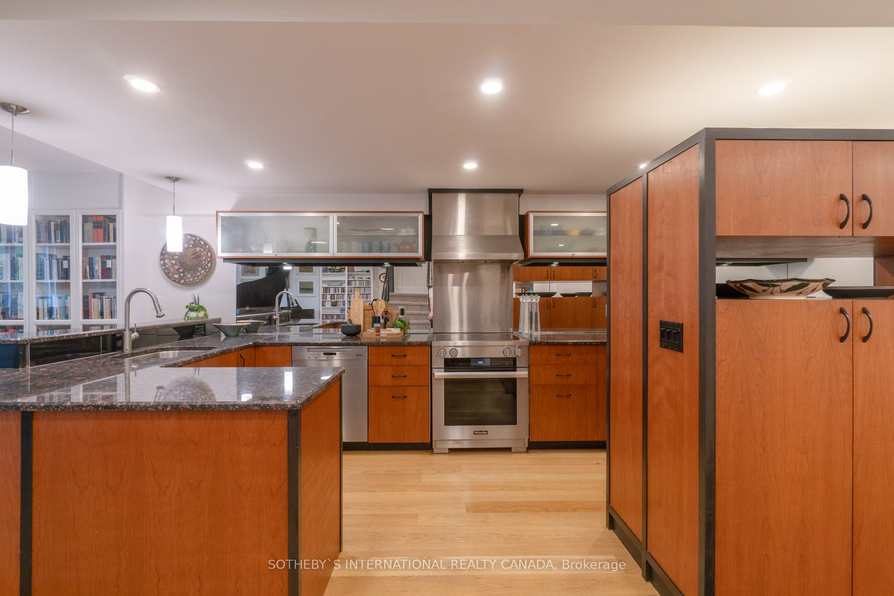 360 Bloor Street E, #213