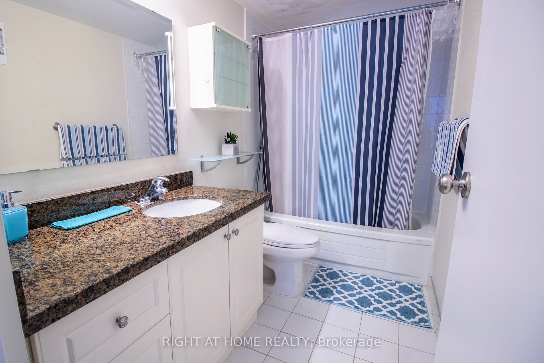 5785 Yonge St, #505
