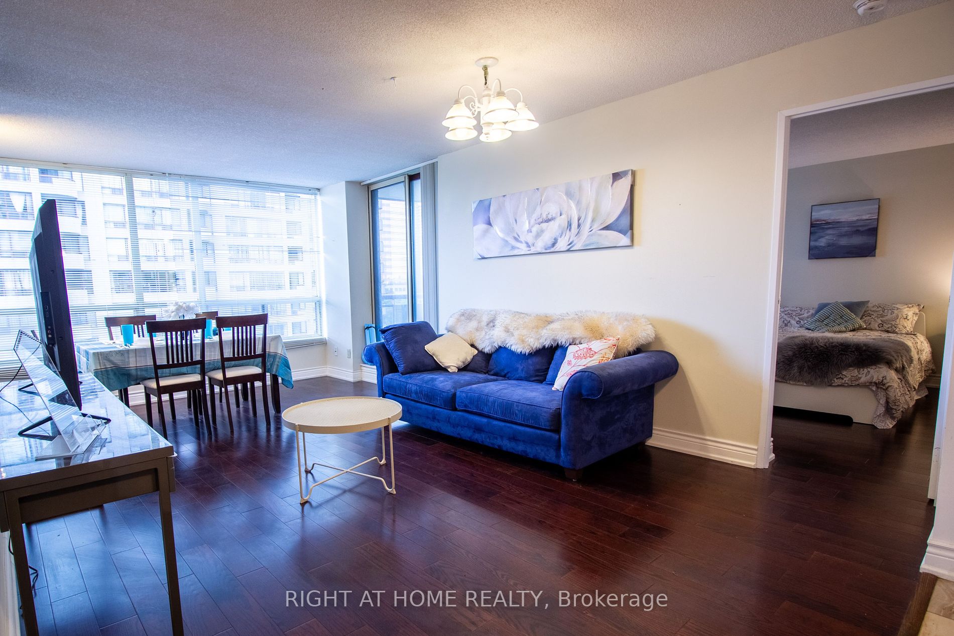 5785 Yonge St, #505