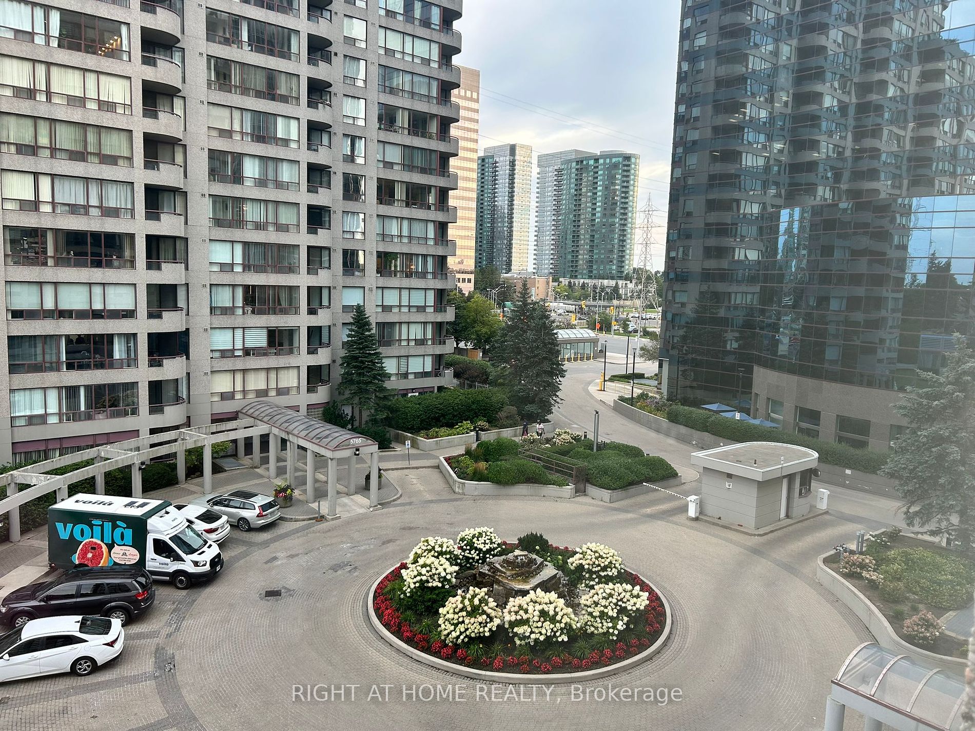 5785 Yonge St, #505