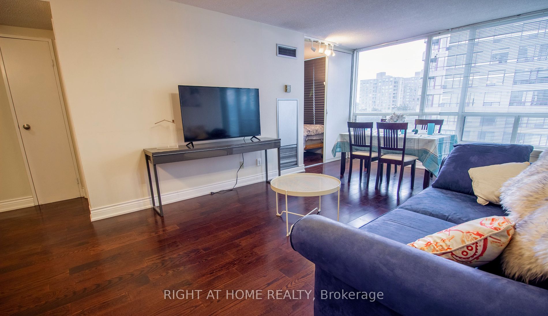 5785 Yonge St, #505