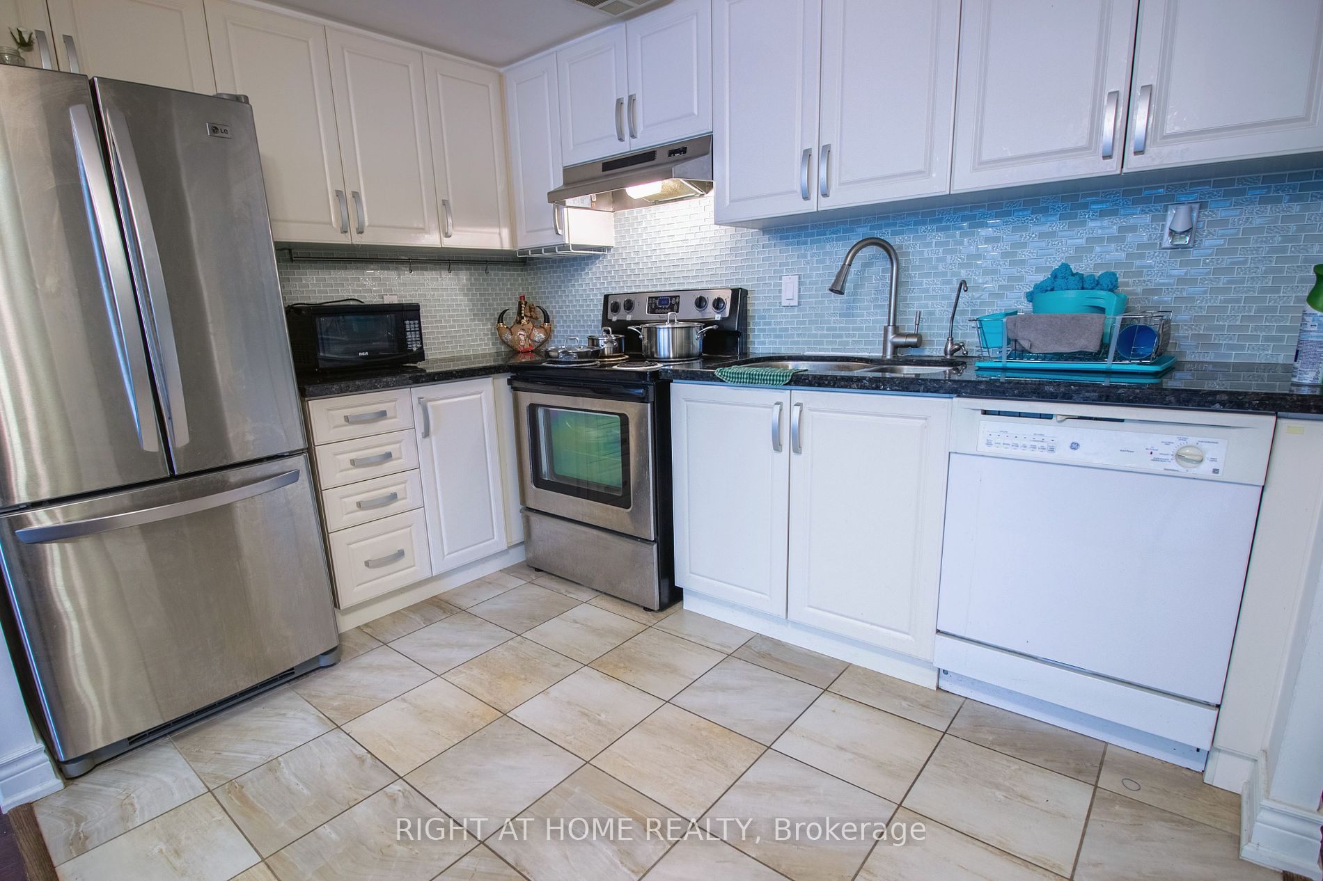 5785 Yonge St, #505