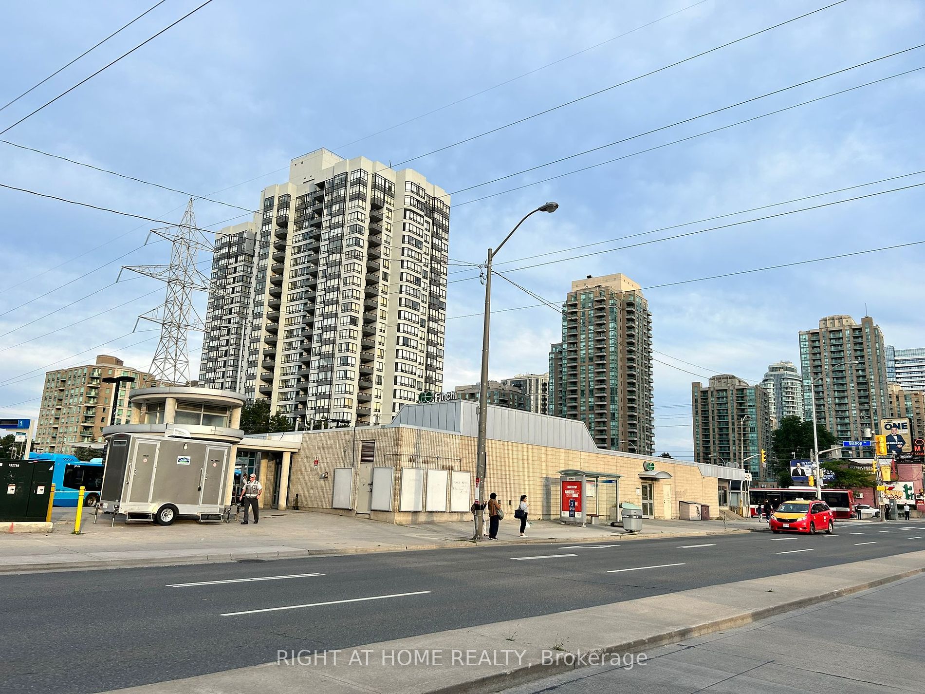 5785 Yonge St, #505