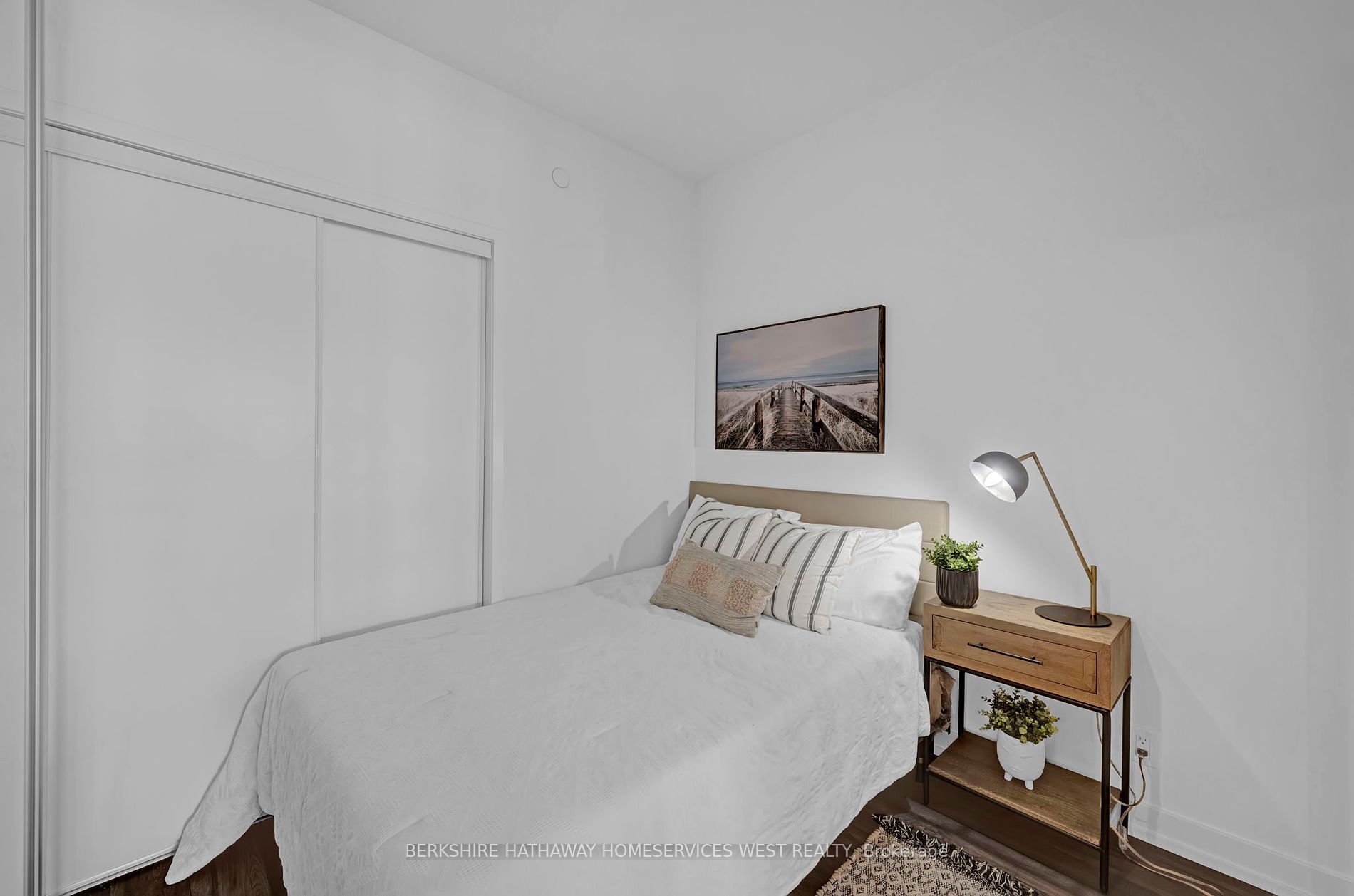 33 Helendale Avenue, #908