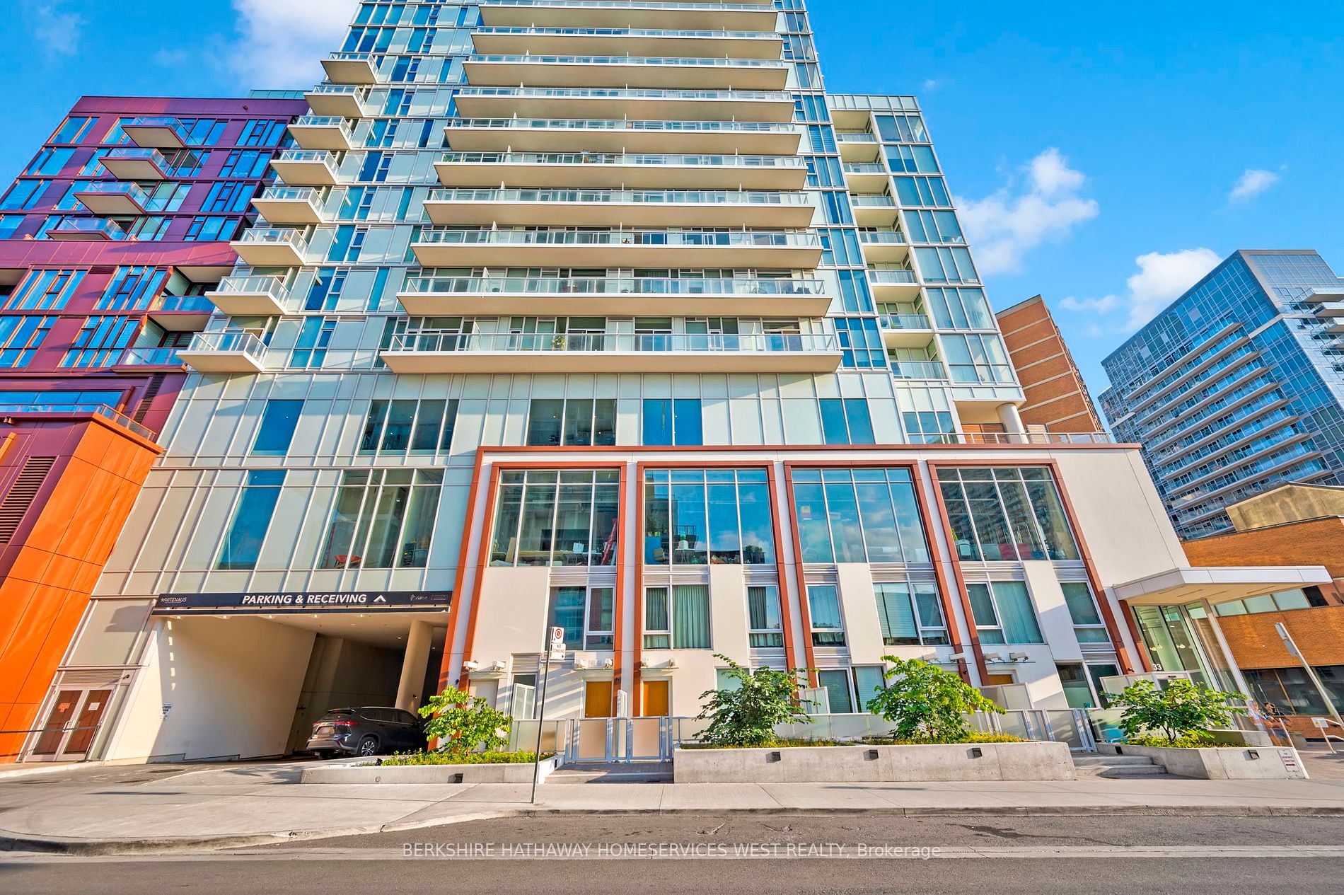 33 Helendale Avenue, #908