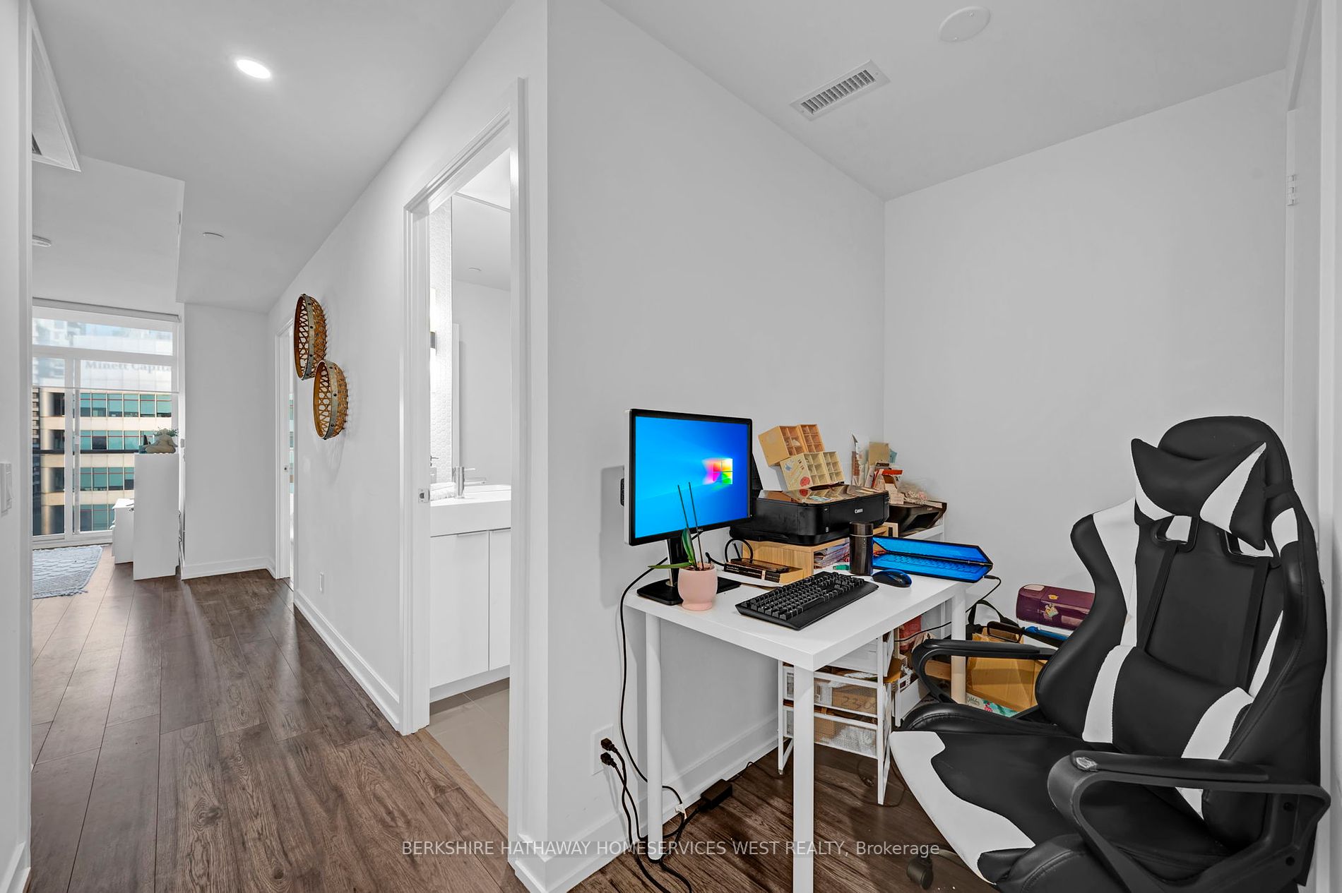 33 Helendale Avenue, #908