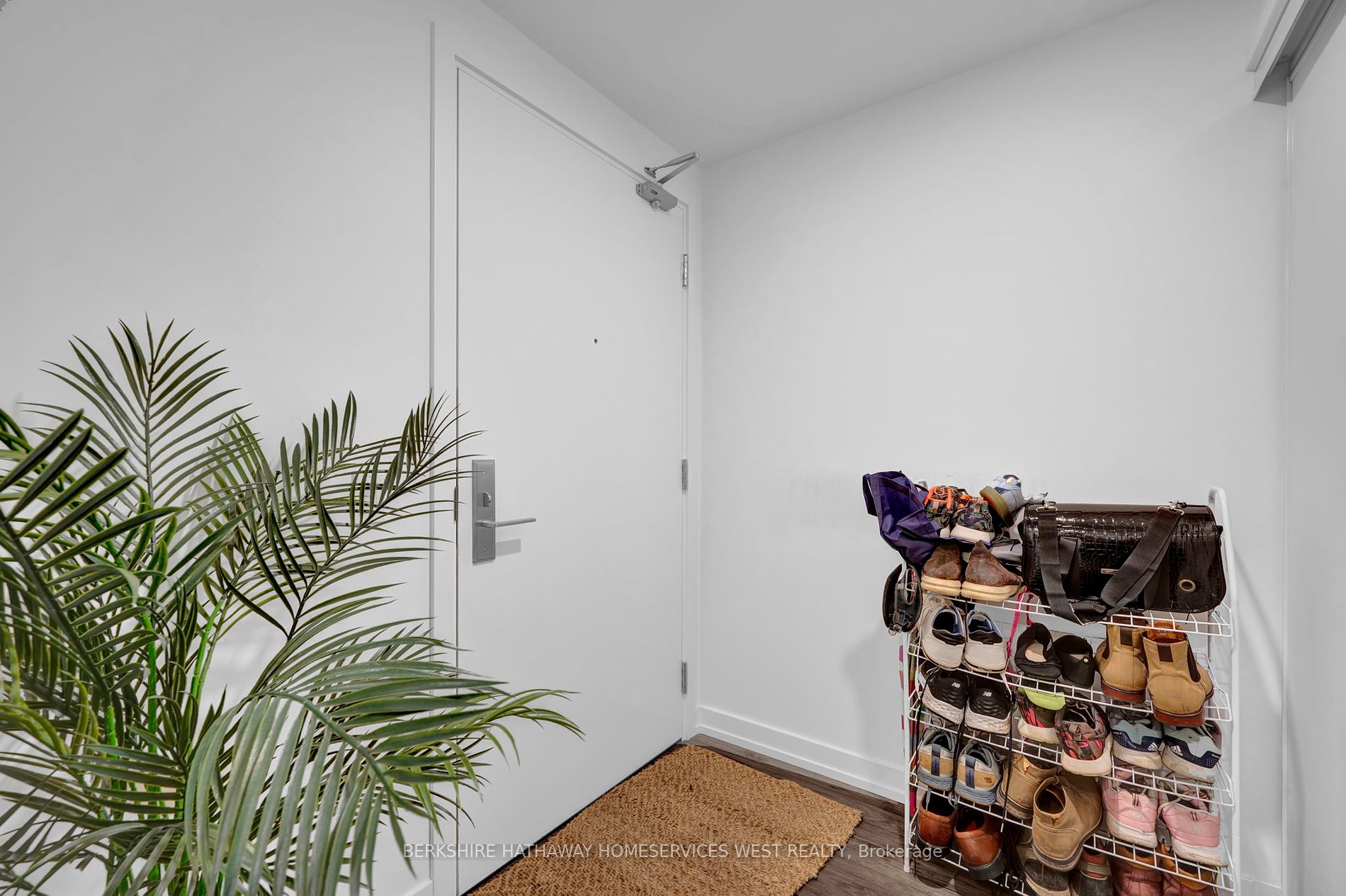 33 Helendale Avenue, #908