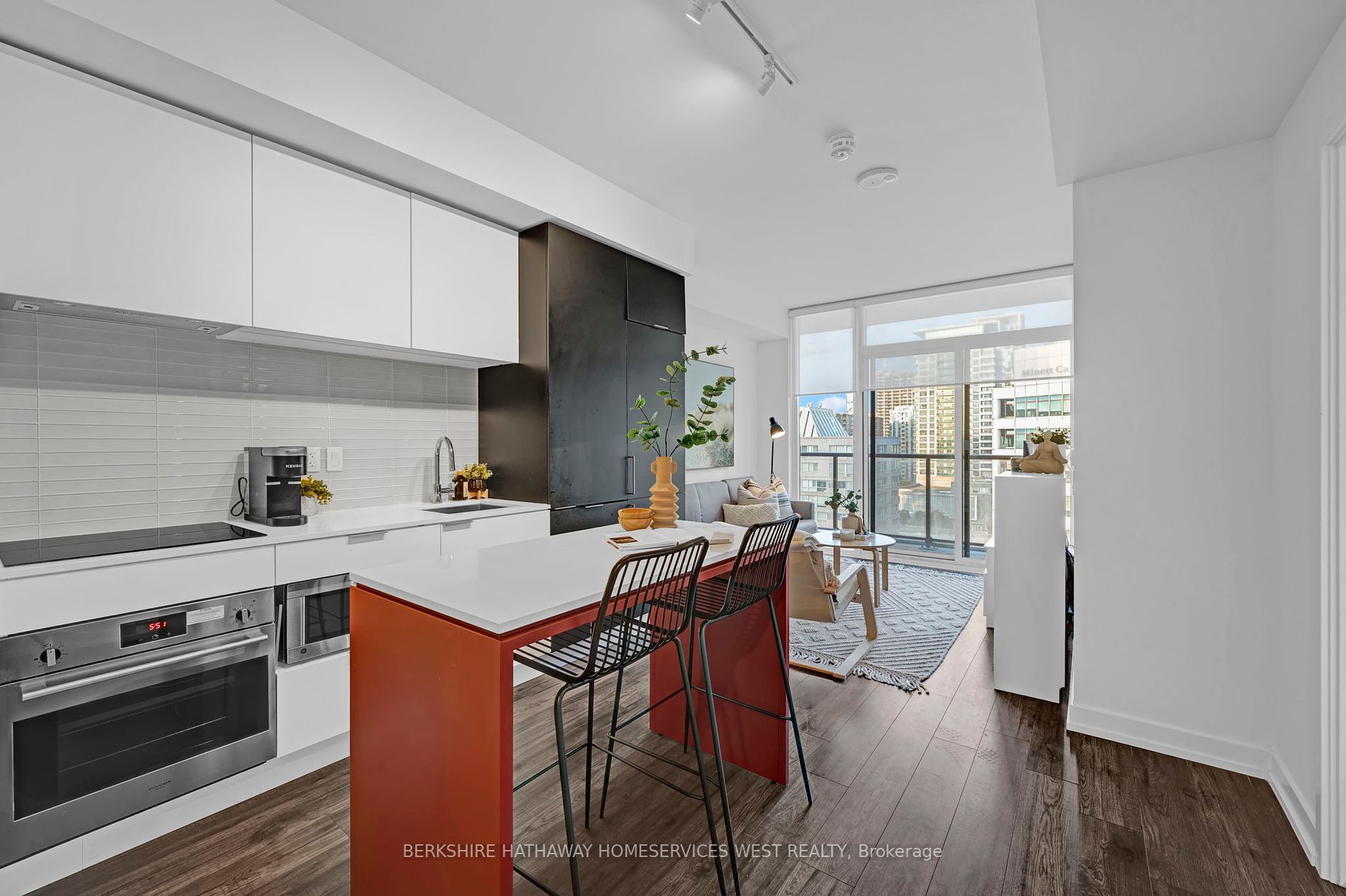 33 Helendale Avenue, #908