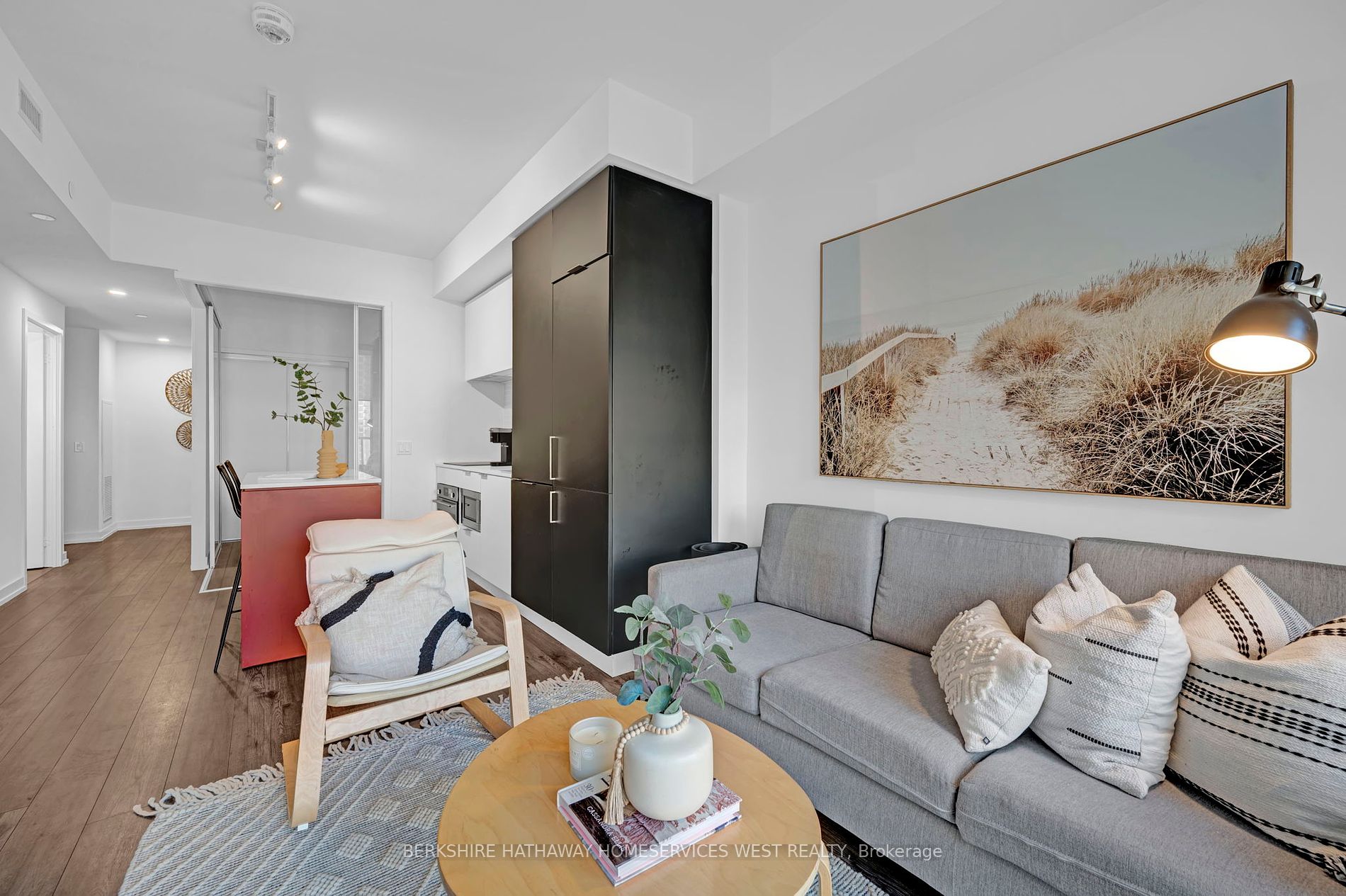 33 Helendale Avenue, #908