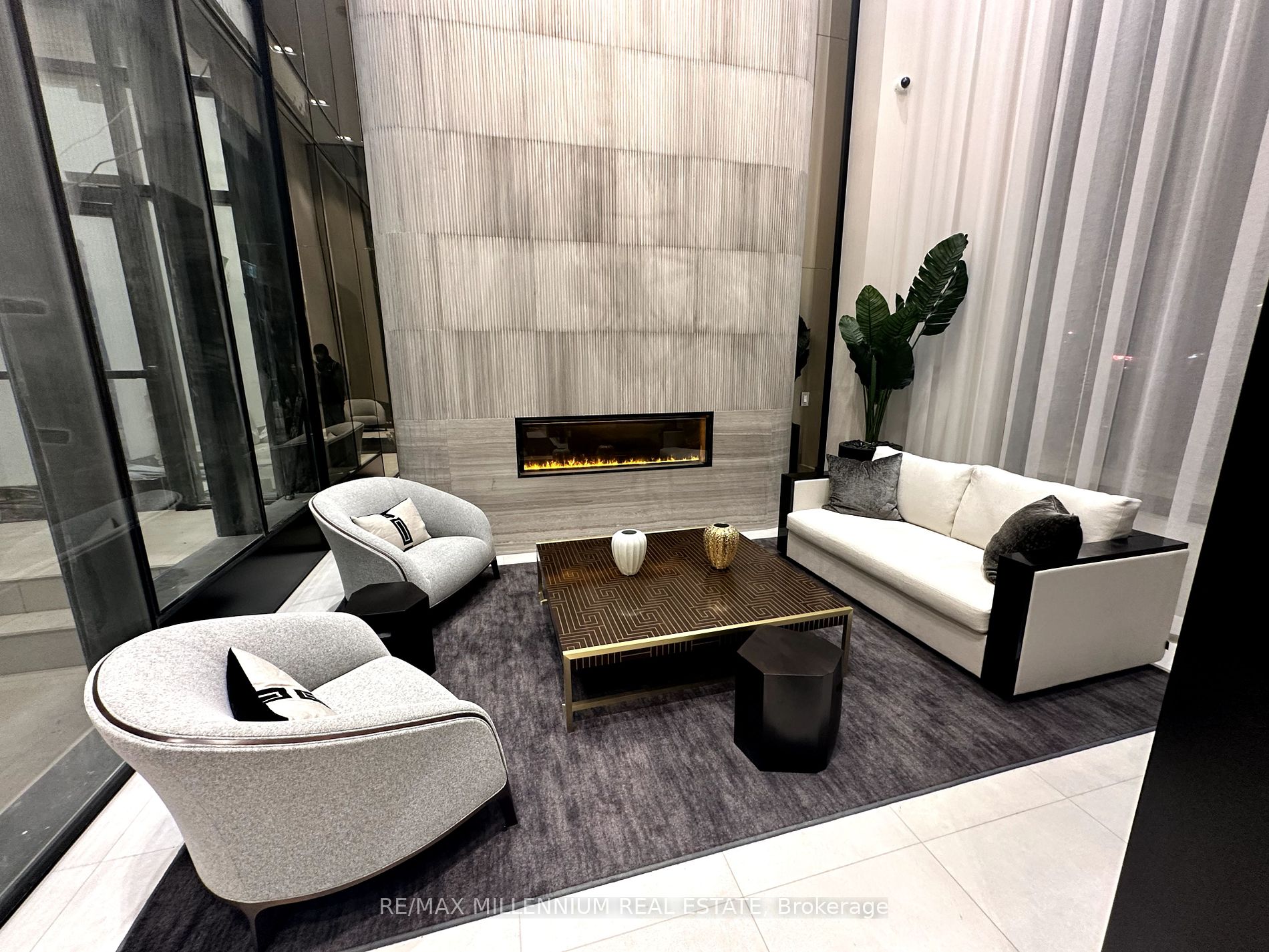 2020 Bathurst Street #637