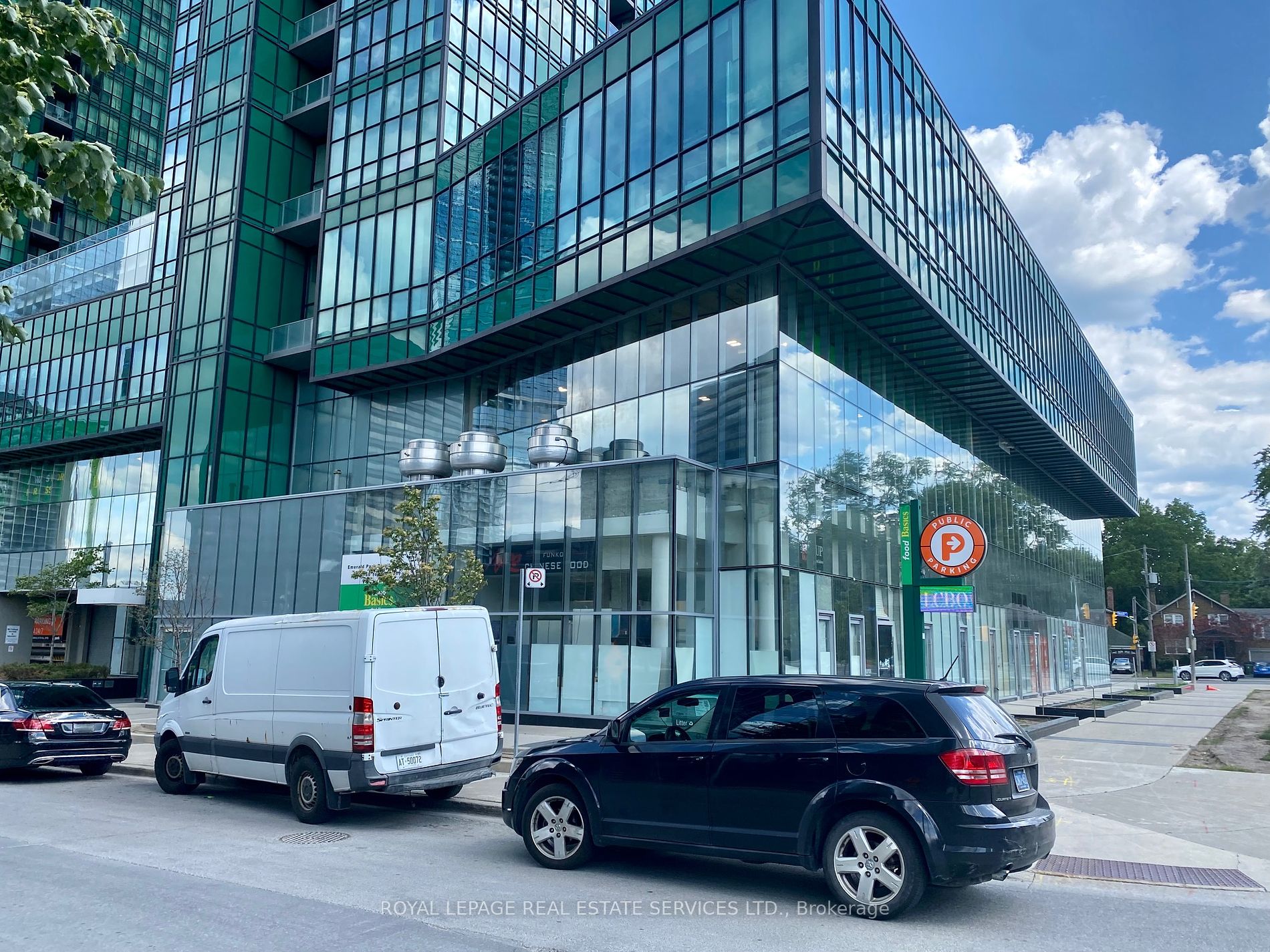 4750 Yonge St, #144