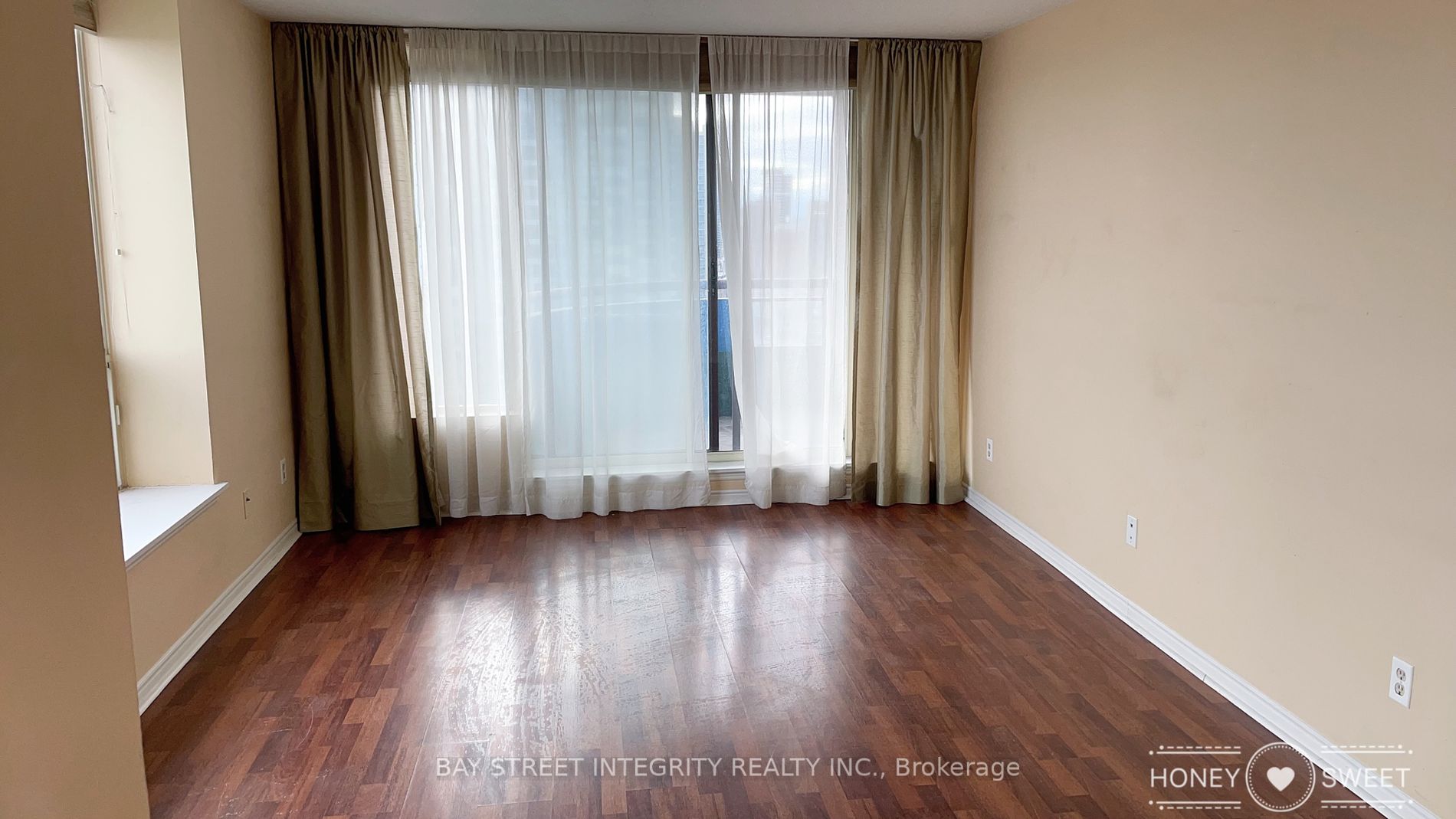 5765 Yonge Street, #PH507