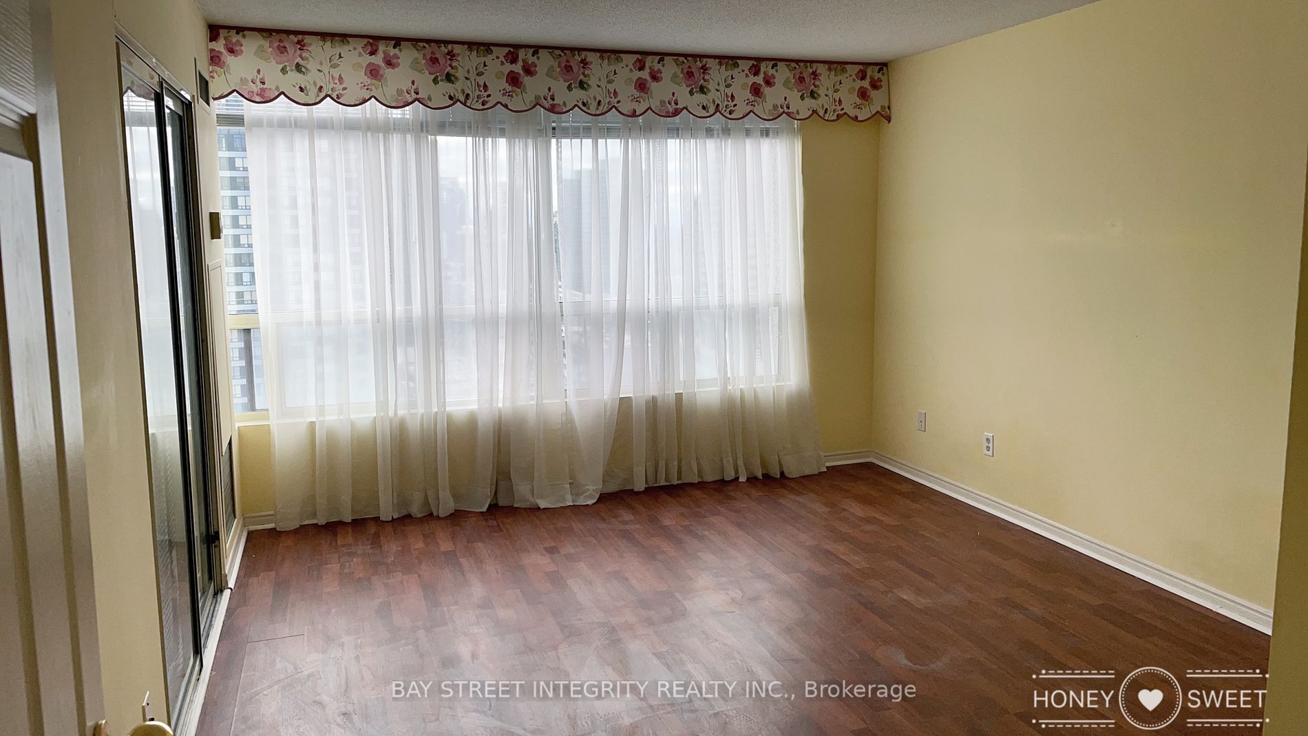 5765 Yonge Street, #PH507