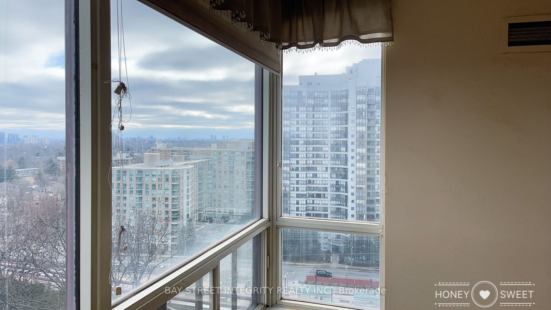 5765 Yonge Street, #PH507